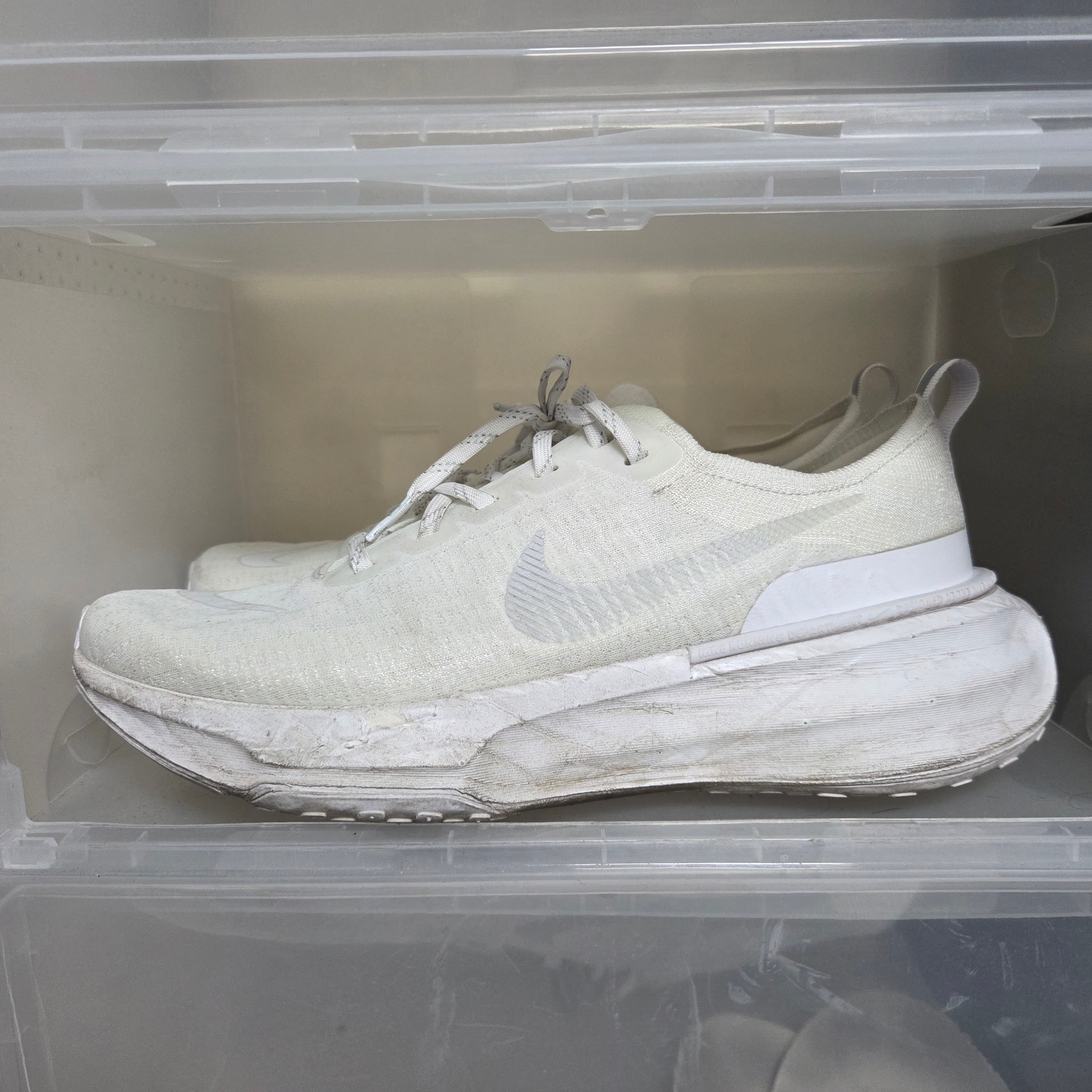 Nike ZoomX Invincible Run Flyknit 3 White Photon Dust 착용 스타일