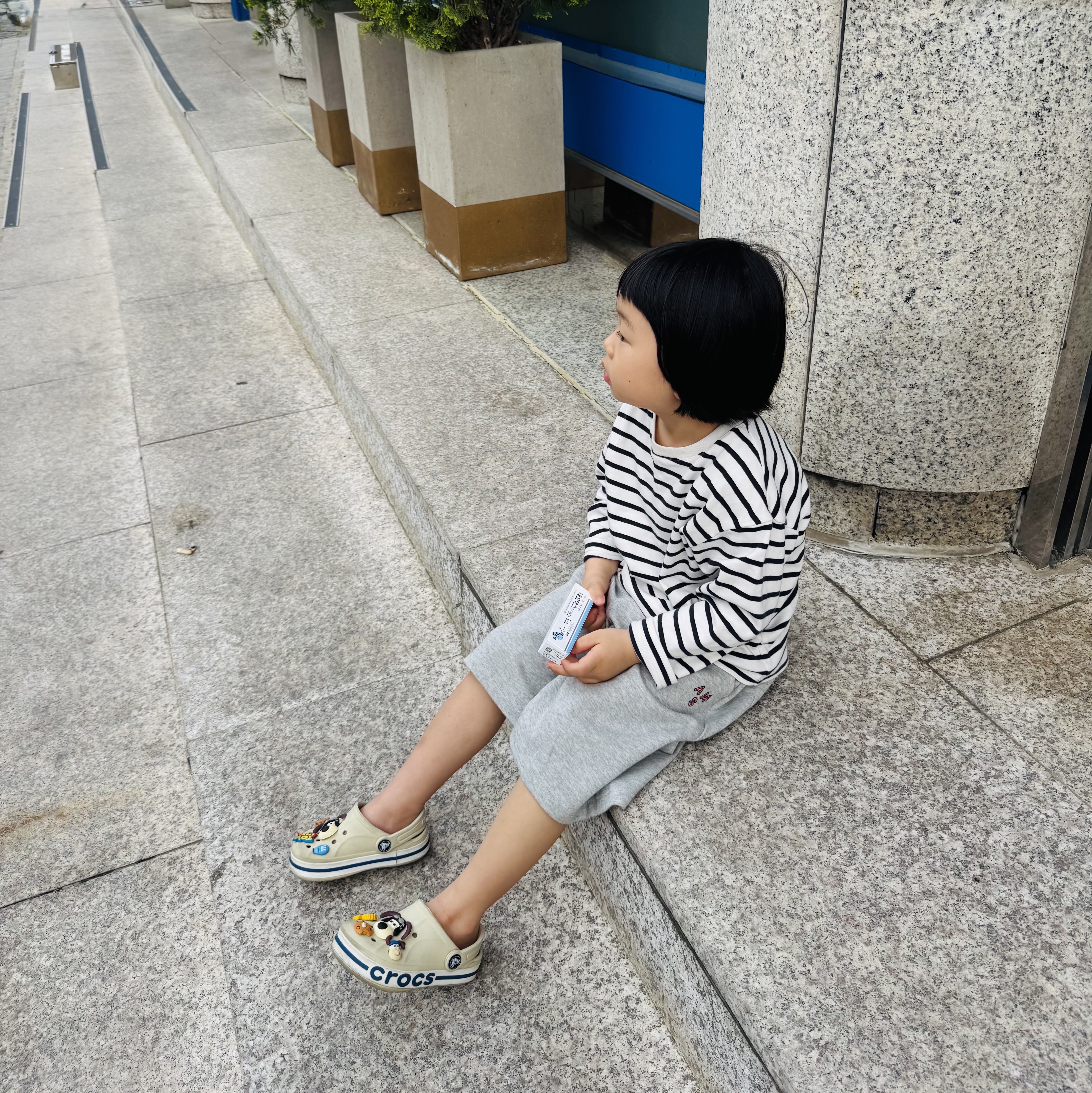 (Kids) Crocs Bayaband Clog Winter White 착용 스타일 - 1