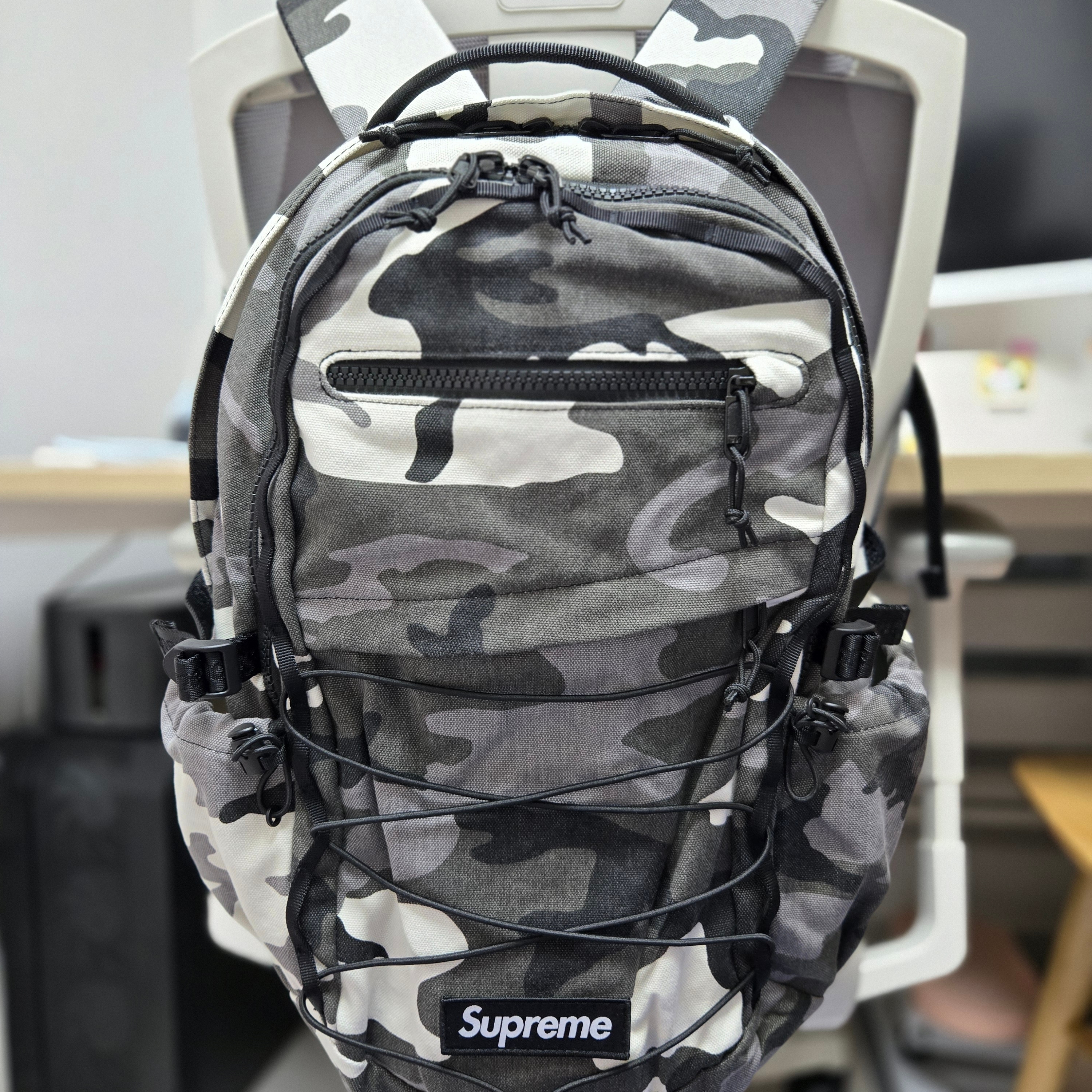 Supreme Backpack Snow Camo - 25SS 착용 스타일