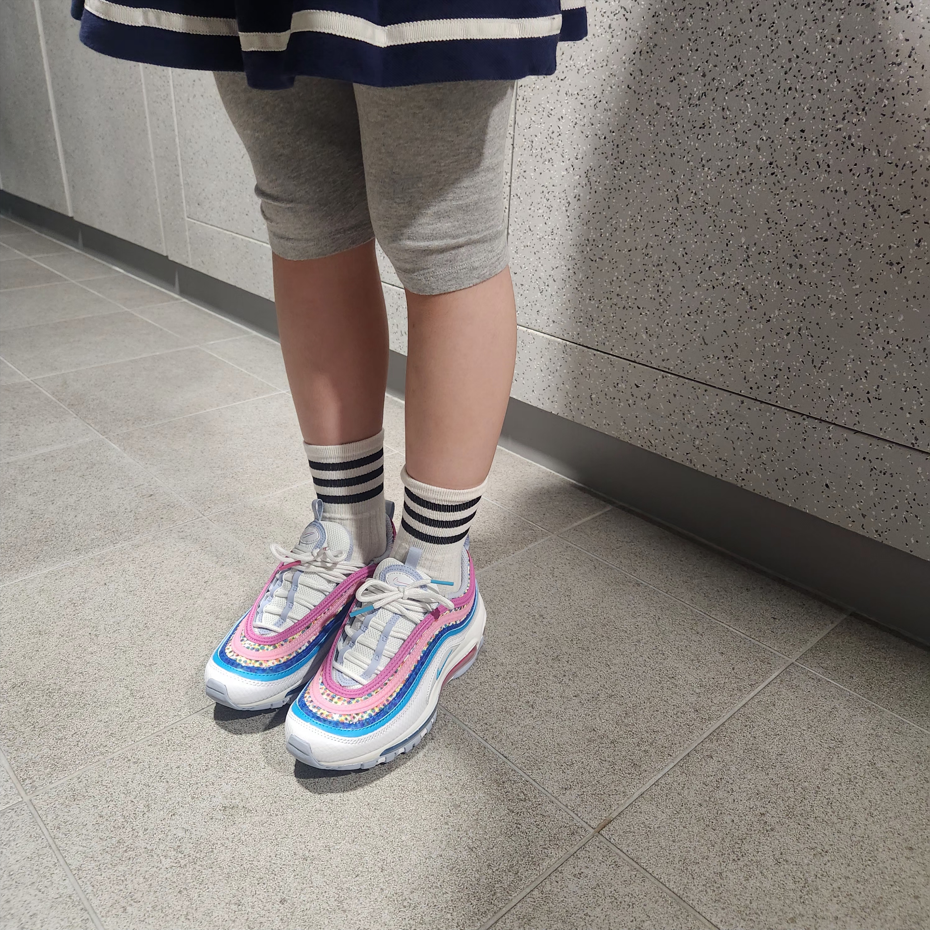 (GS) Nike Air Max 97 SE White Blue Lightning 착용 스타일