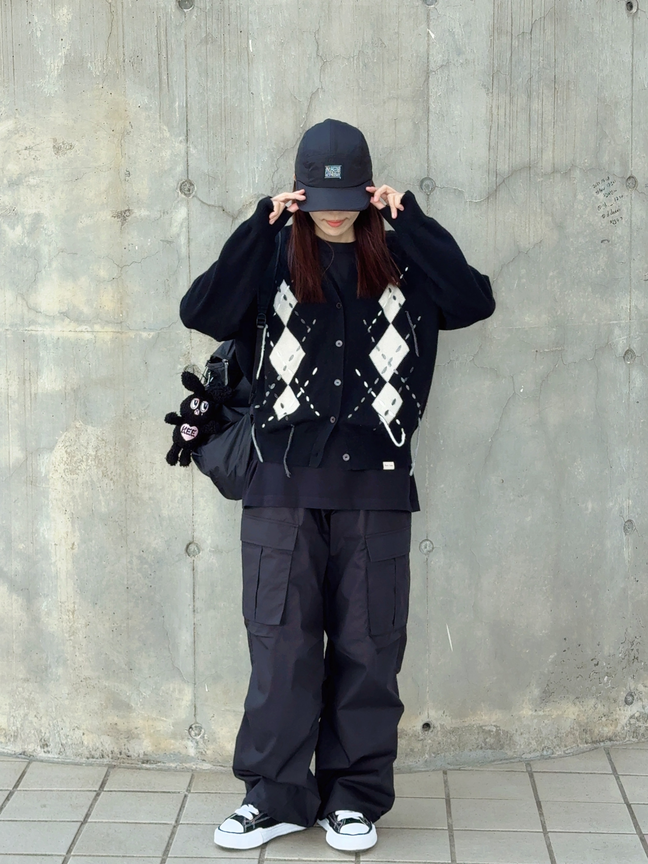 Supreme x Marithe Francois Girbaud Sport Camp Cap Black - 25SS, Uniqlo UT x Kaws Short Sleeve Graphic T-Shirt Black 착용 스타일 - 2