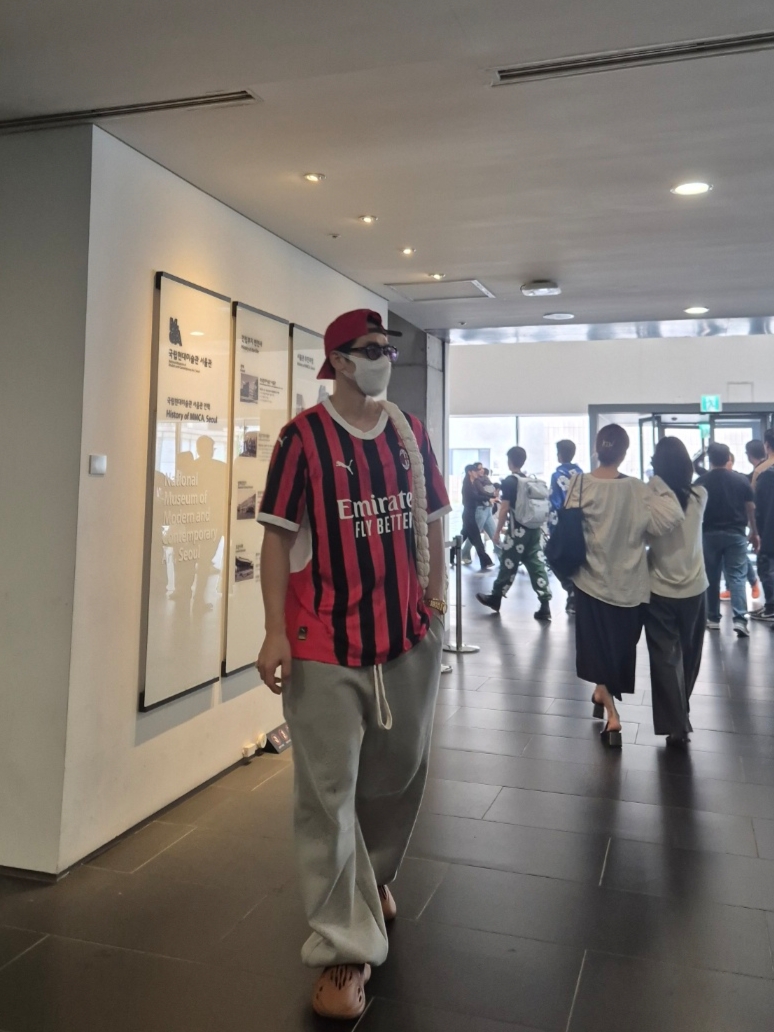 Undermycar Mu.112 Original Logo Curve Line Stitch Bonded Sweat Pants Melange Gray, Puma AC Milan 2024/25 Home Jersey Red Black (Non Marking Ver.) 착용 스타일