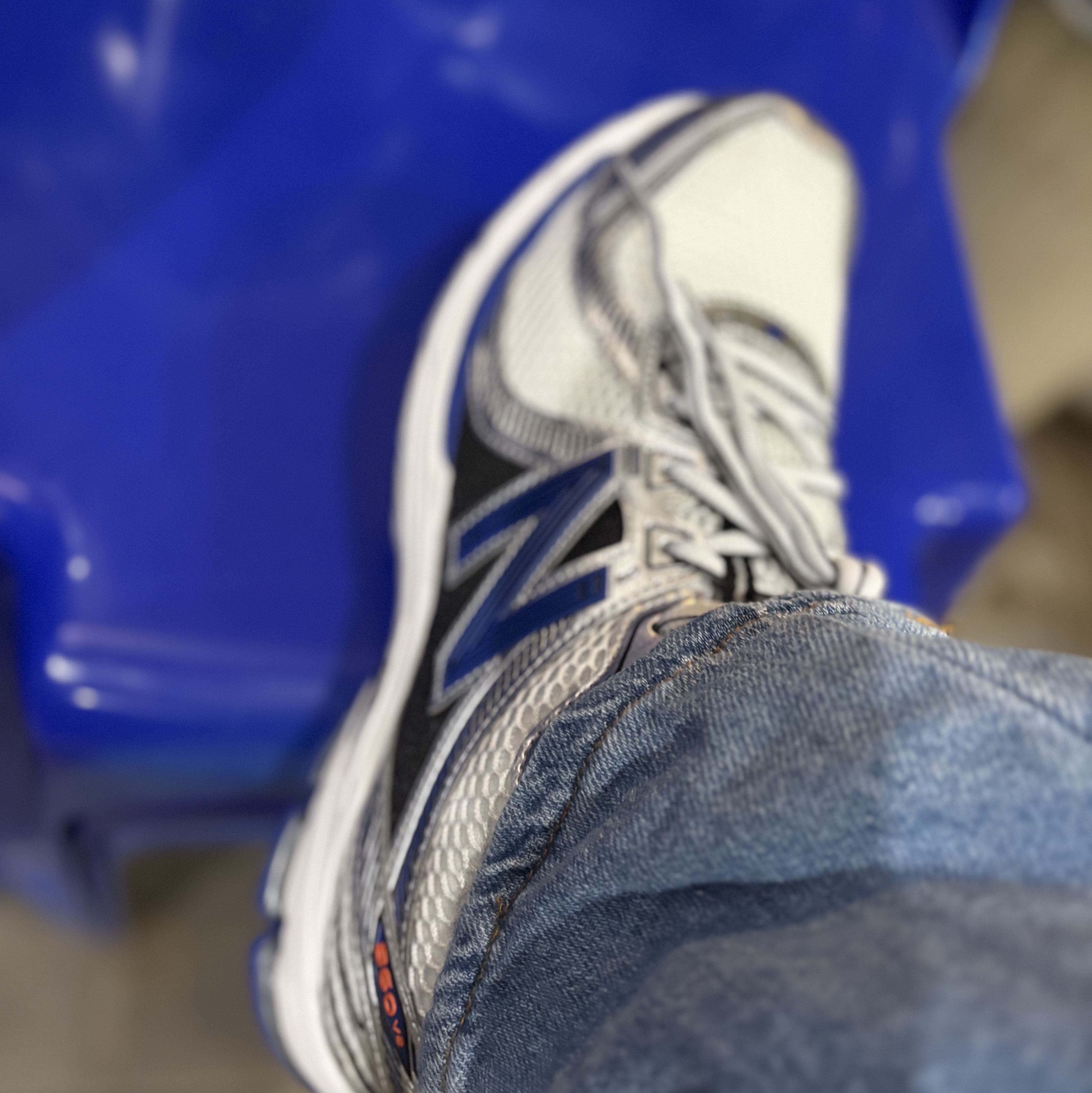 New Balance 860v2 Metallic Silver 착용 스타일
