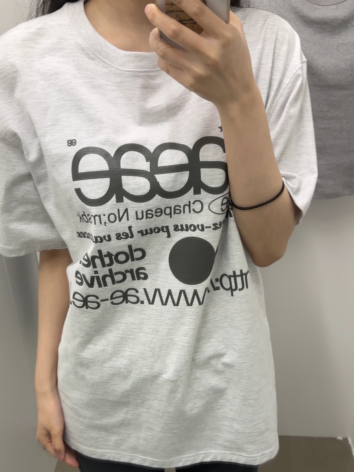 AEAE Web Logo T-Shirts Light Grey 착용 스타일