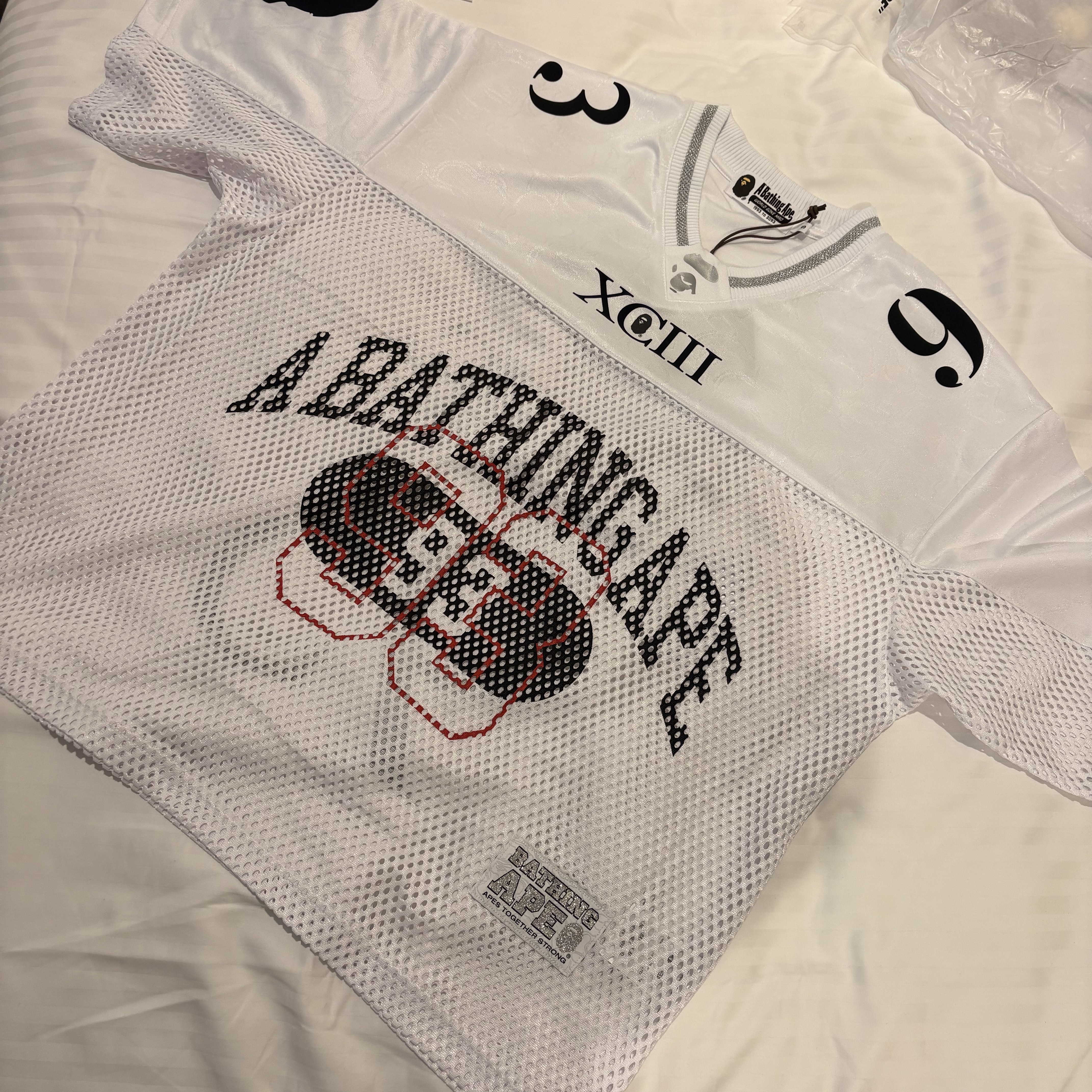 BAPE Line Camo Multi Logo Relaxed Fit Football Jersey White 착용 스타일 - 1