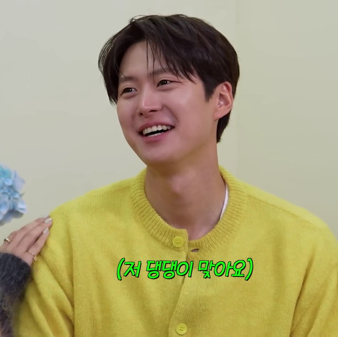 STU Round Neck Cardigan Yellow 착용 스타일 - 3