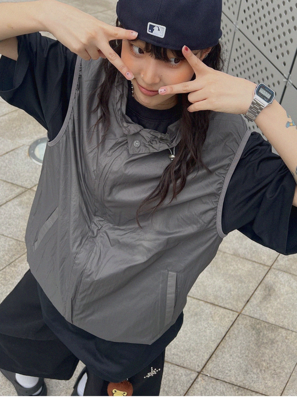 Crocs Stomp Clog Black, Casio A-158WA-1 착용 스타일 - 1