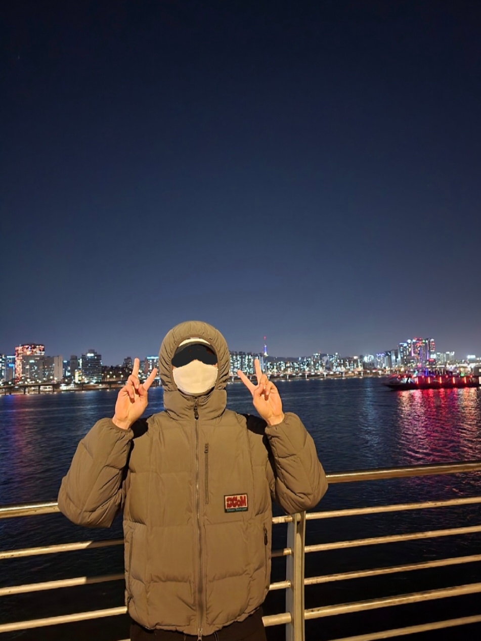 Aeae Web Logo 5-Pannel Blue Red 착용 스타일