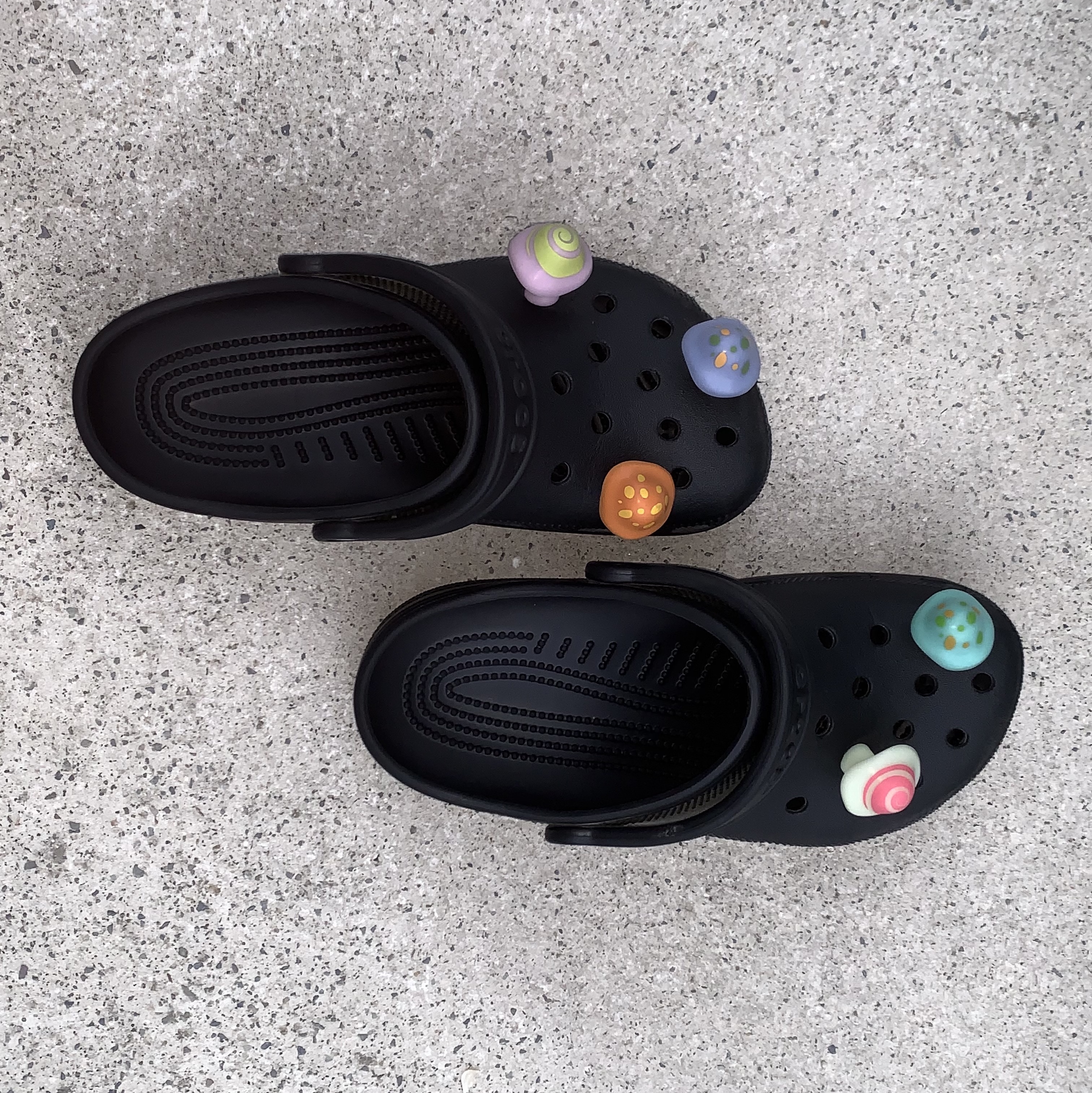 Crocs Classic Clog Black 착용 스타일