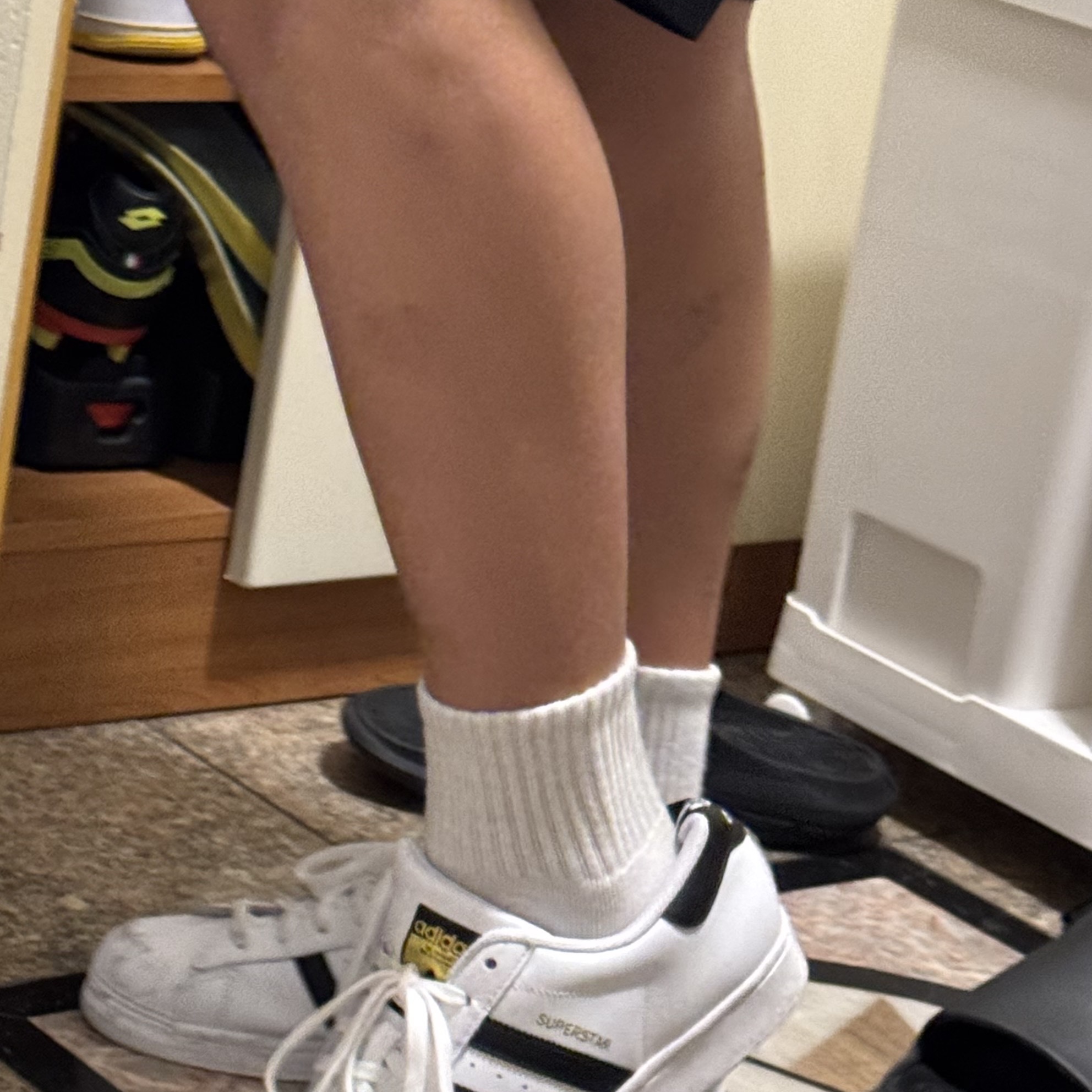 Adidas Superstar White Black 착용 스타일
