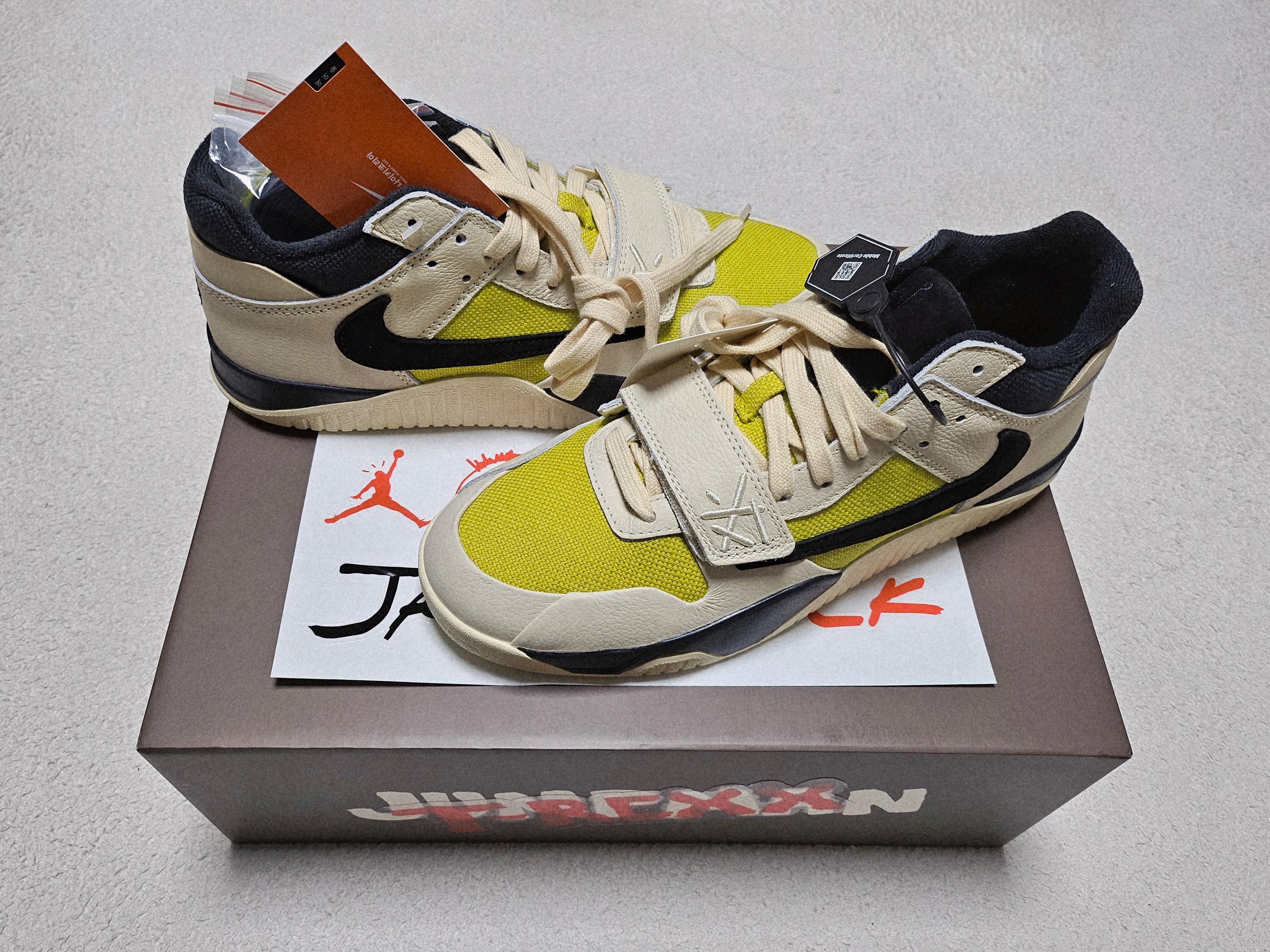 Jordan x Travis Scott Jumpman Jack TR Bright Cactus, IAB Studio Lime Black White Socks (3 Pack) 착용 스타일 - 3