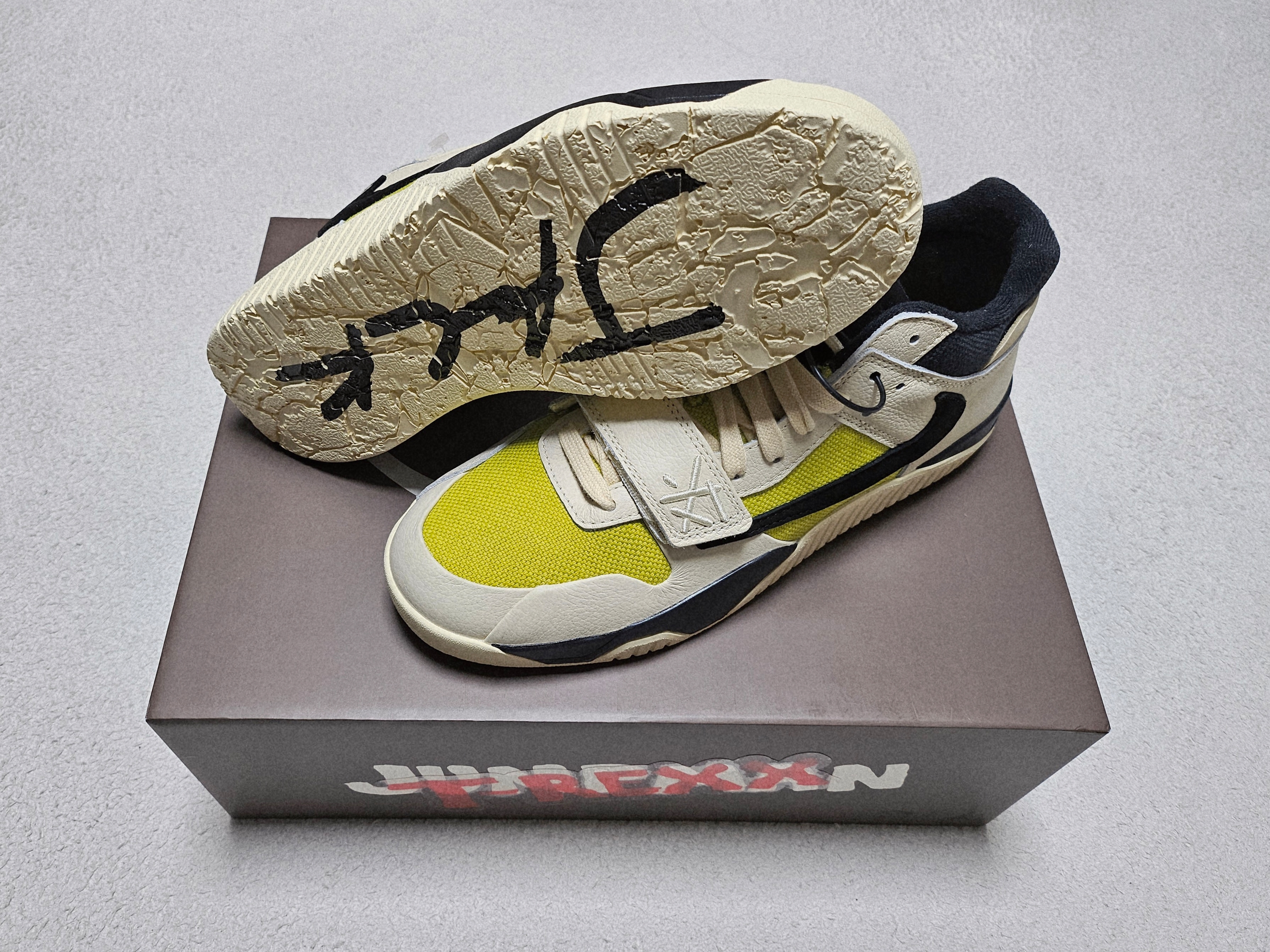 Jordan x Travis Scott Jumpman Jack TR Bright Cactus, IAB Studio Lime Black White Socks (3 Pack) 착용 스타일 - 2