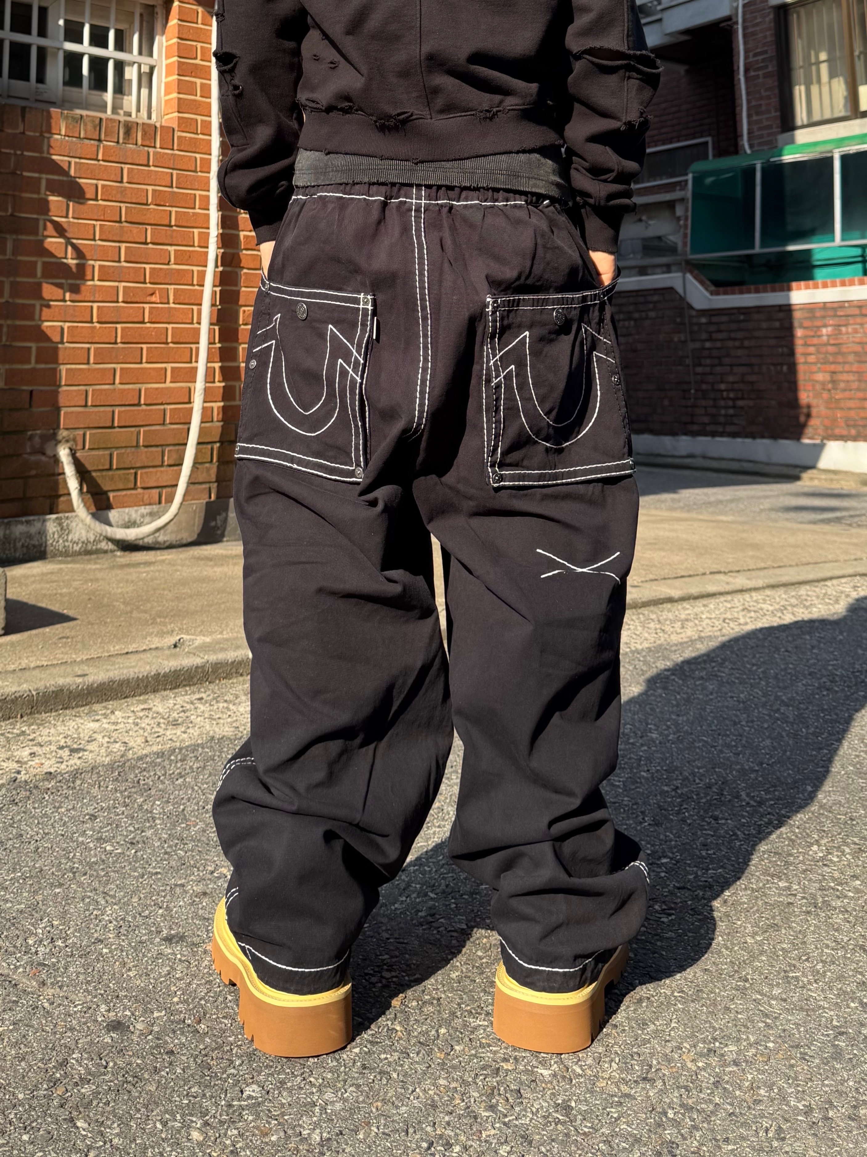 True Religion Pharaoh Pants Black 착용 스타일 - 6