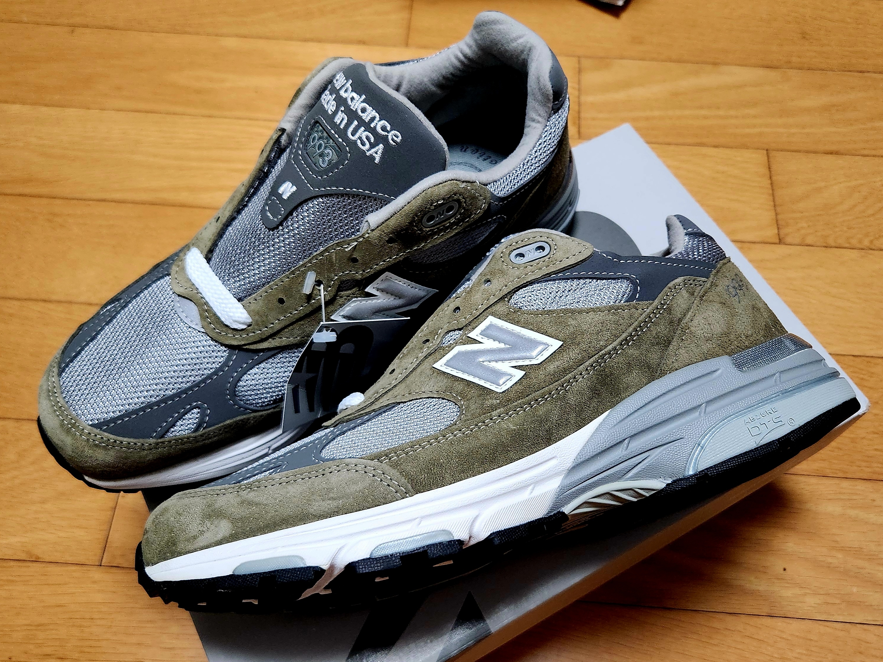 New Balance 993 Made in USA Covert Green Medium Grey - D Standard 착용 스타일