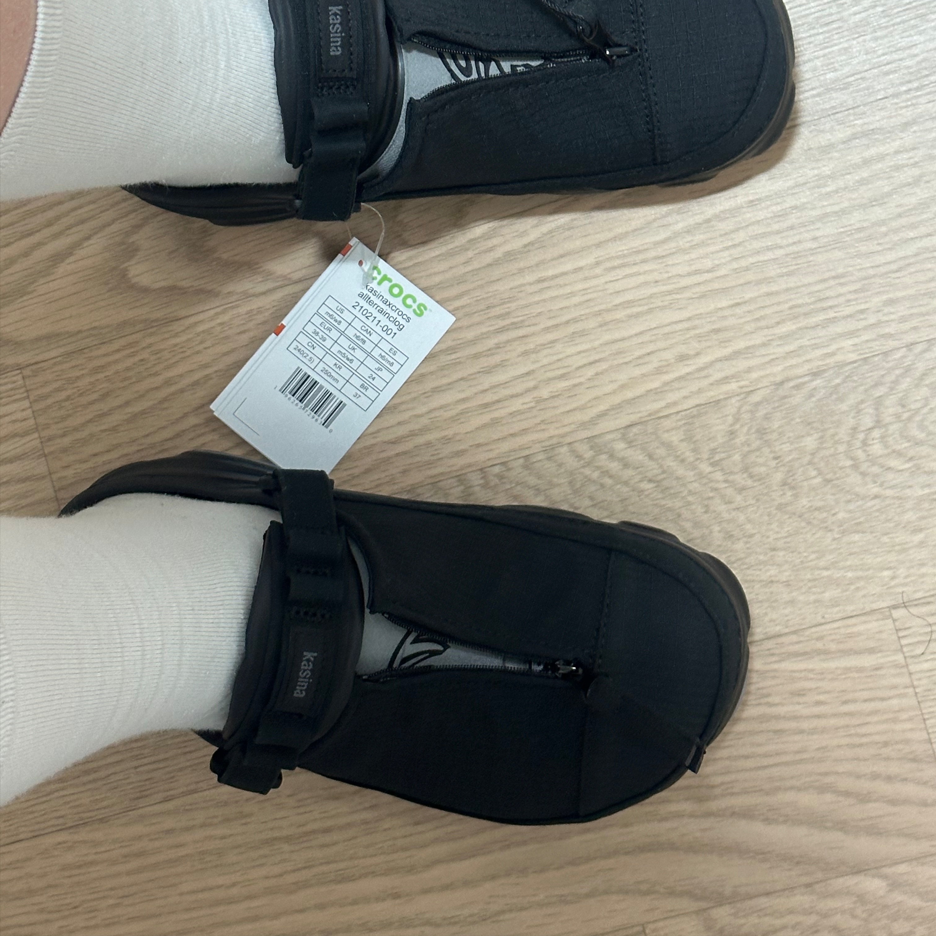 Crocs x Kasina All Terrain Clog Black 착용 스타일