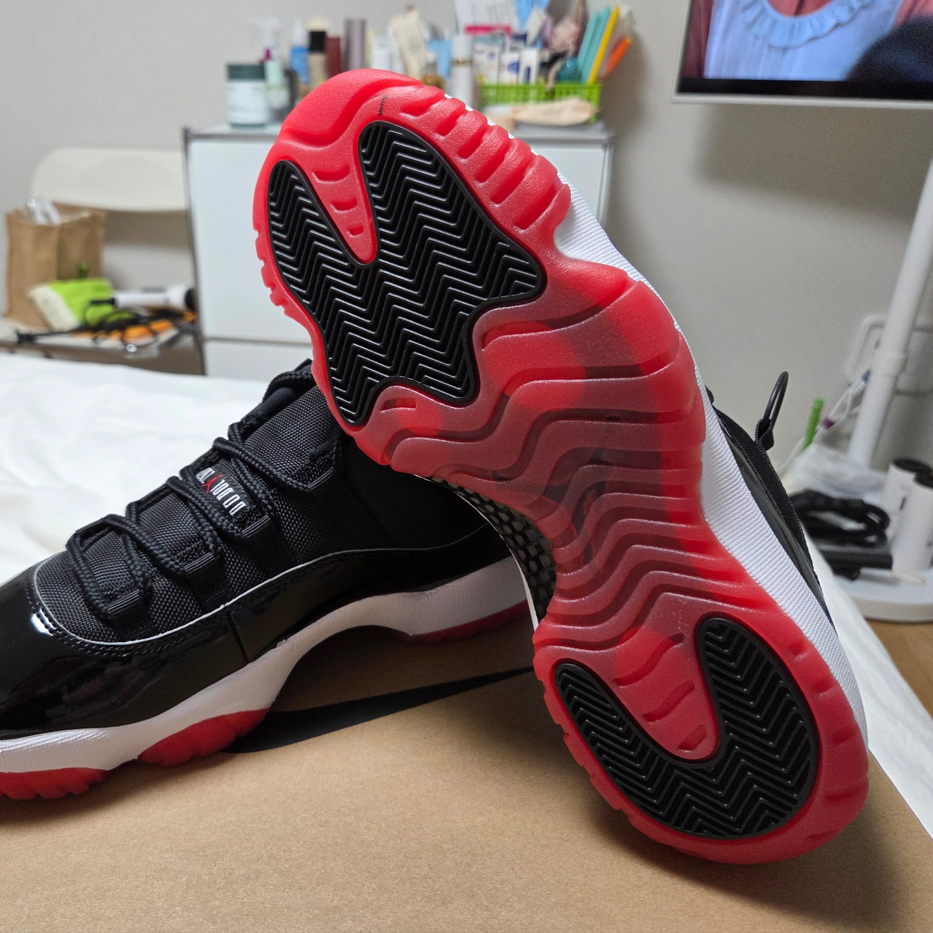 Jordan 11 Retro Low Bred 2025 착용 스타일 - 3