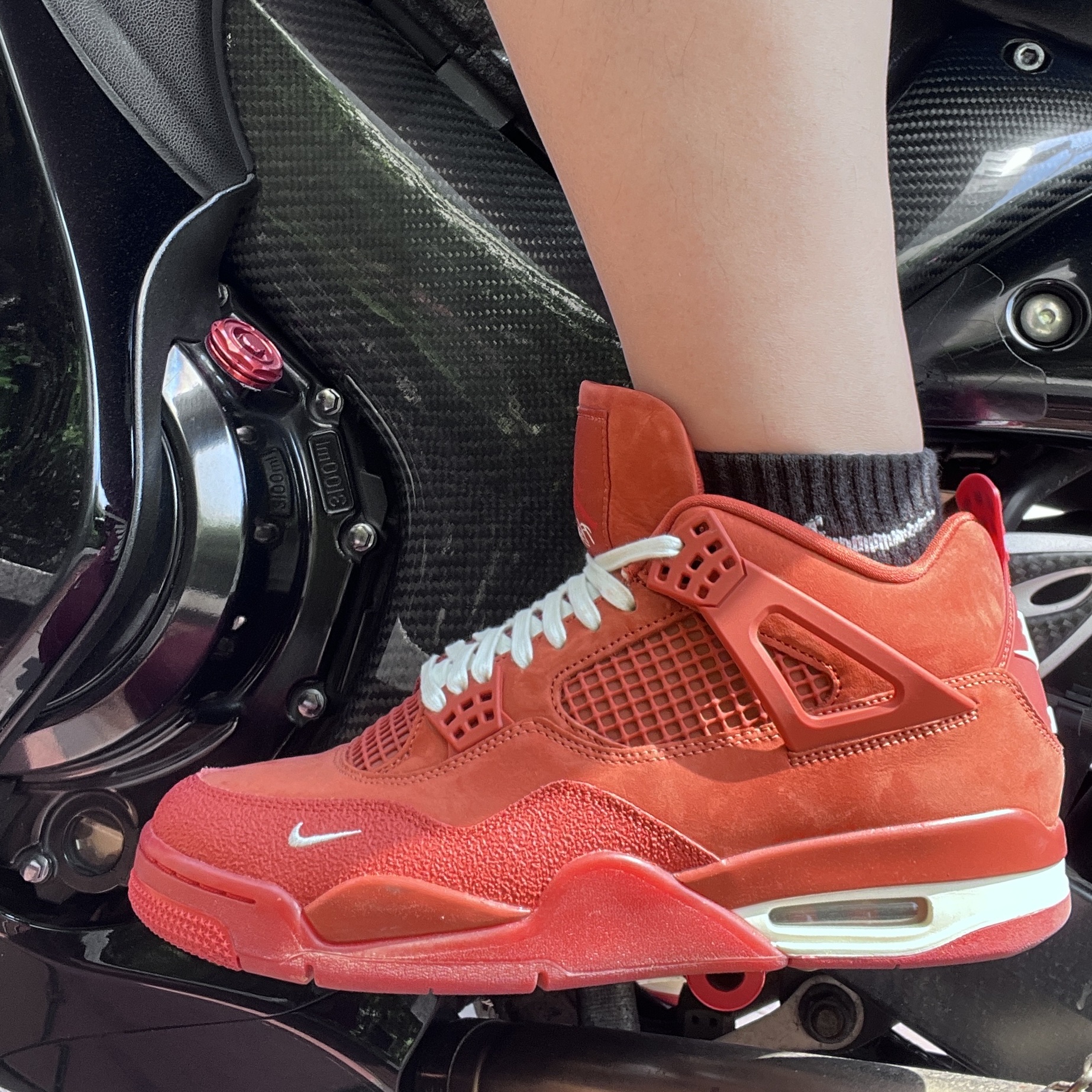 Jordan 4 x Nigel Sylvester Retro OG SP Brick by Brick 착용 스타일 - 3