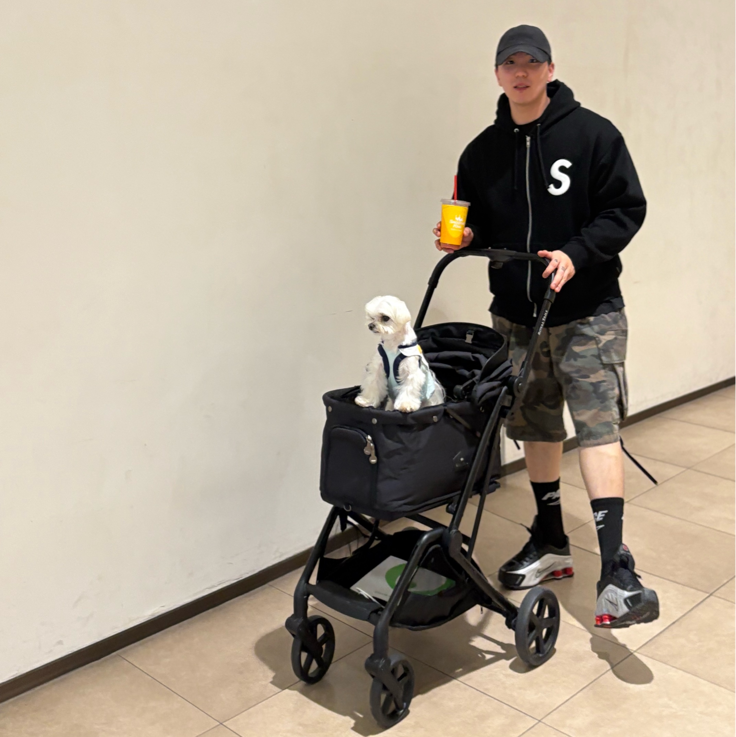 Supreme S Logo Zip Up Hooded Sweatshirt Black - 24FW, Palace x Umbro Socks Black - 24SS 착용 스타일 - 1