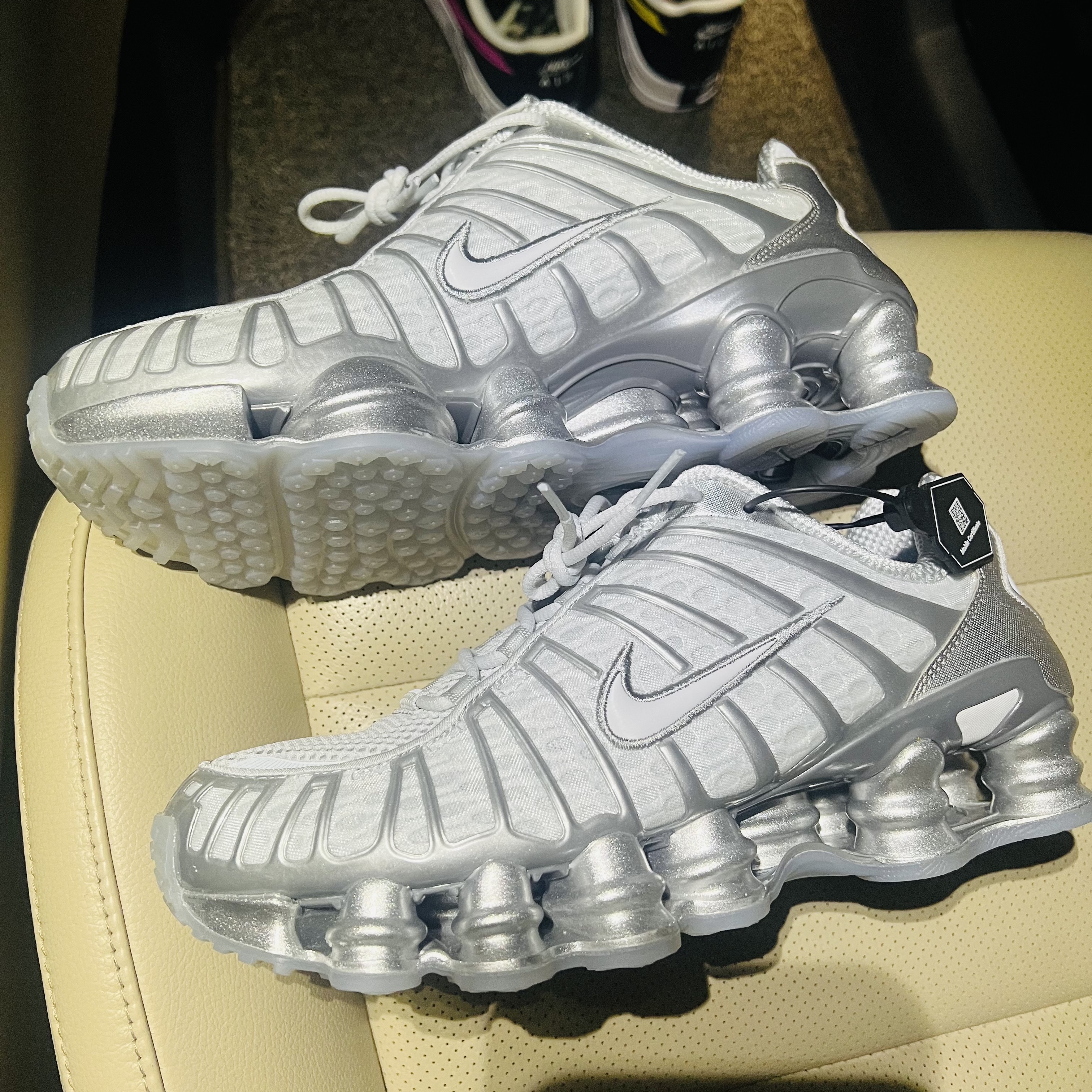 (W) Nike Shox TL Pure Platinum and Metallic Silver 착용 스타일