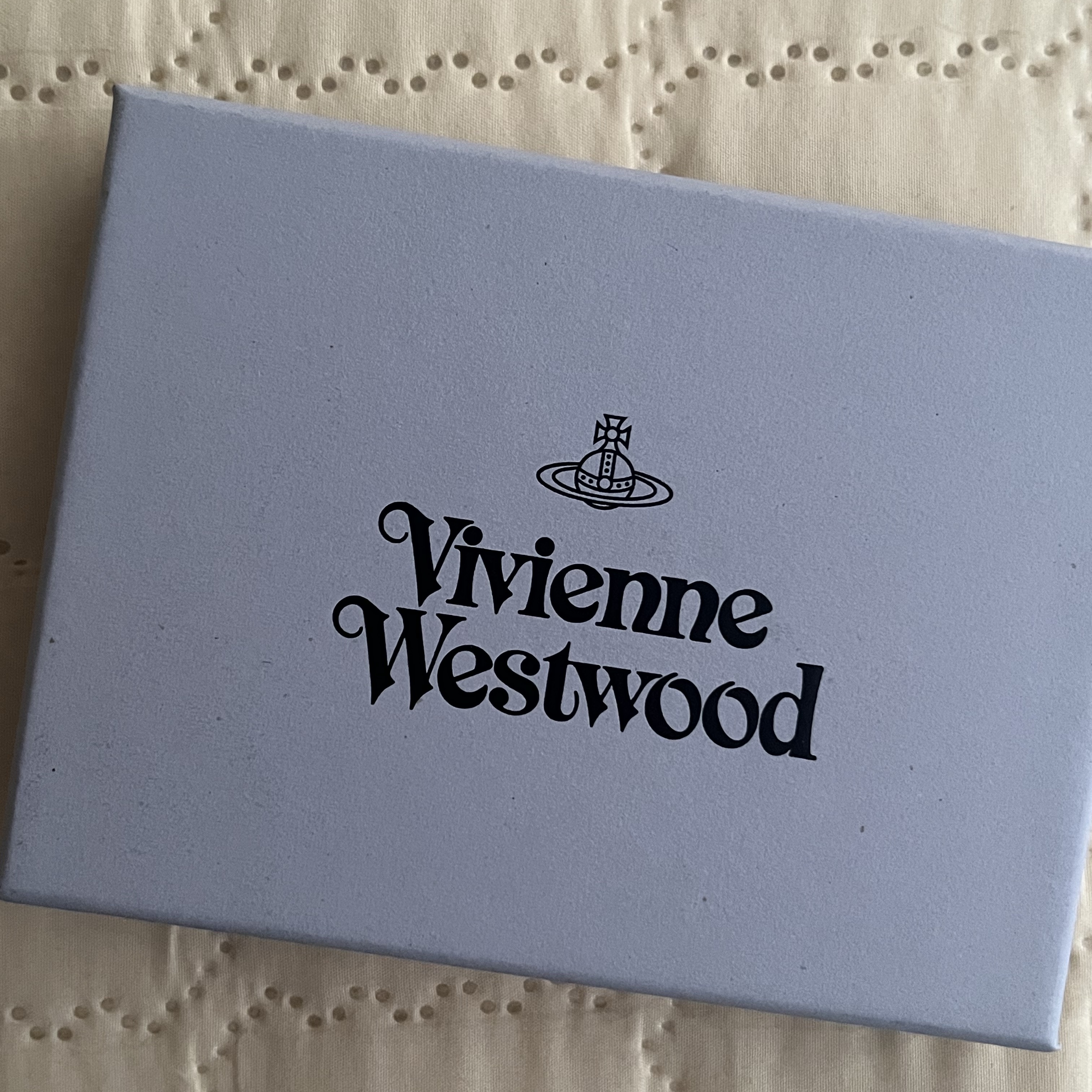 Vivienne Westwood Orb Logo Leather Card Holder Black 착용 스타일 - 1