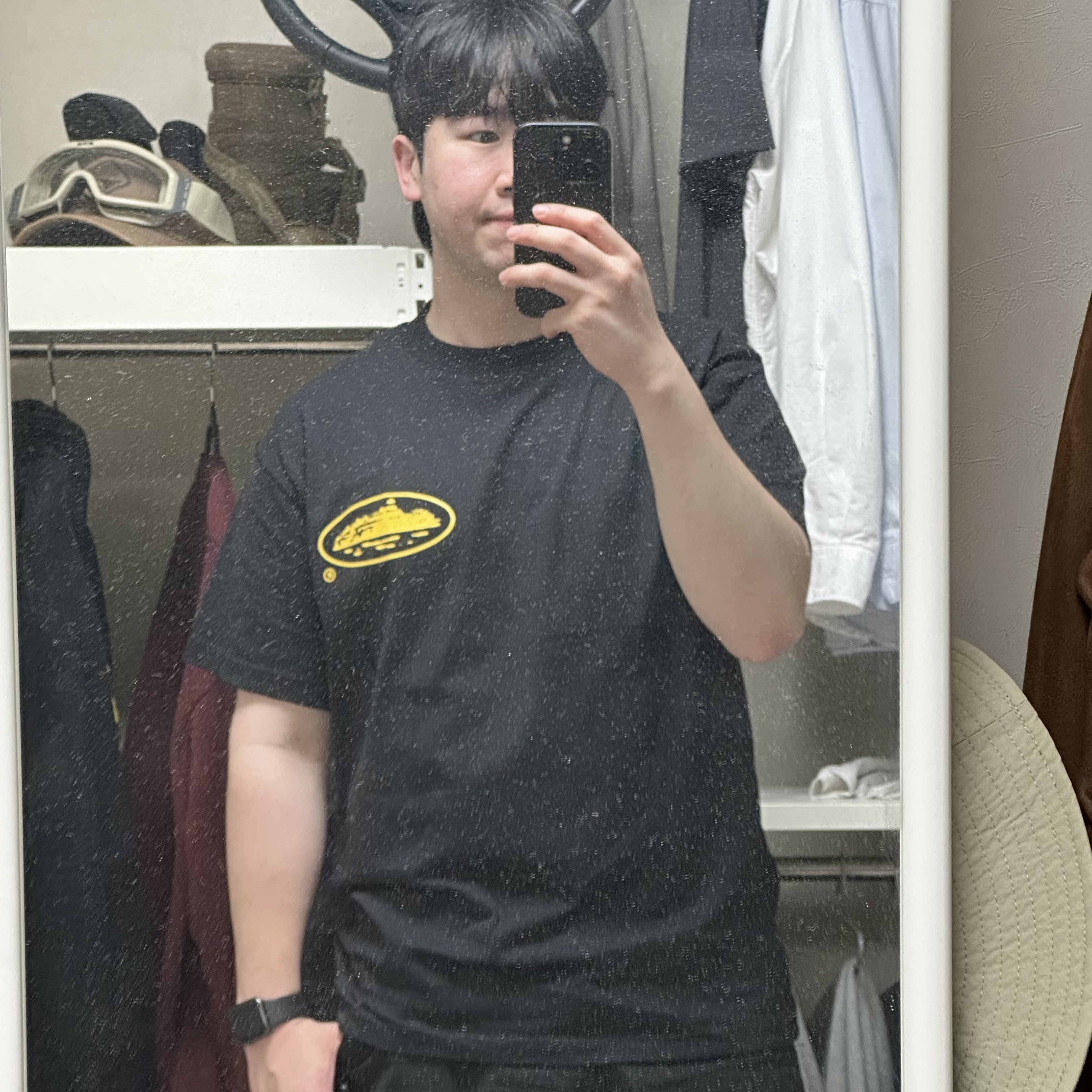 Corteiz OG Island T-Shirt Black Yellow 착용 스타일