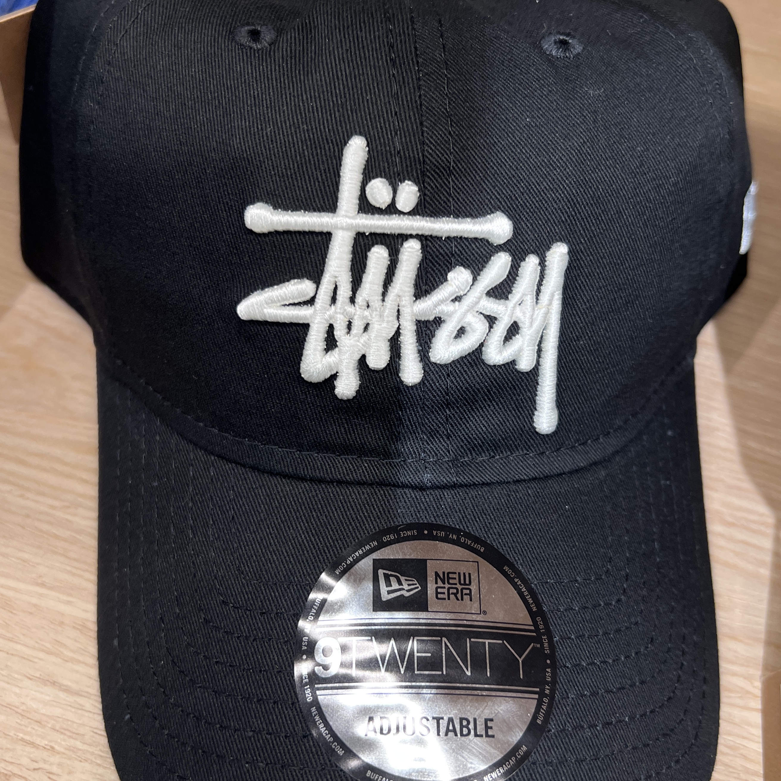 Stussy Basic New Era 9Twenty Basic Strapback Black 착용 스타일