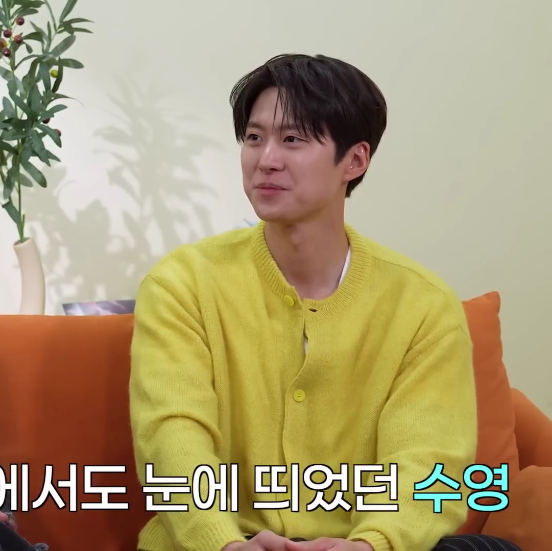 STU Round Neck Cardigan Yellow 착용 스타일 - 2