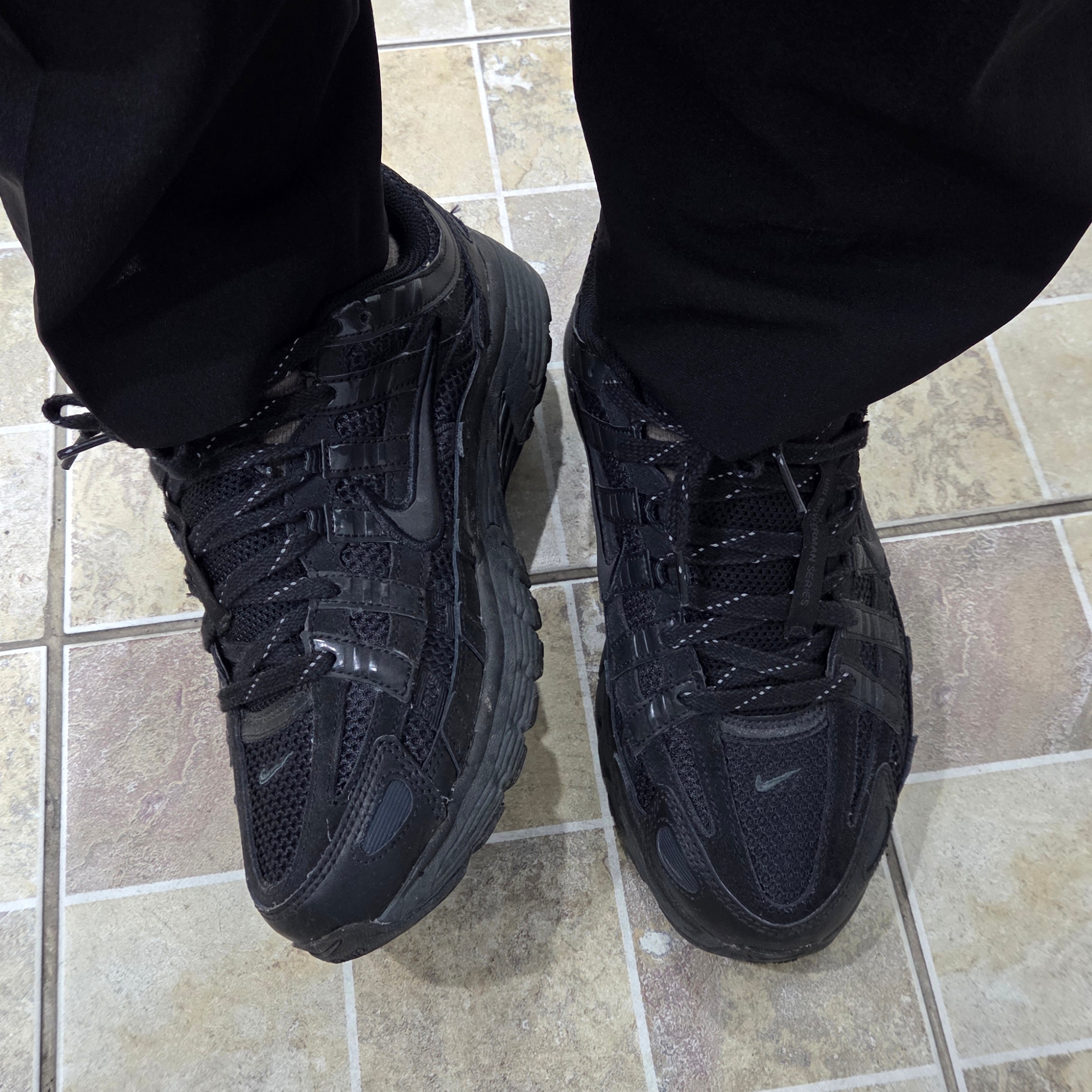 Nike P-6000 PRM Triple Black 착용 스타일
