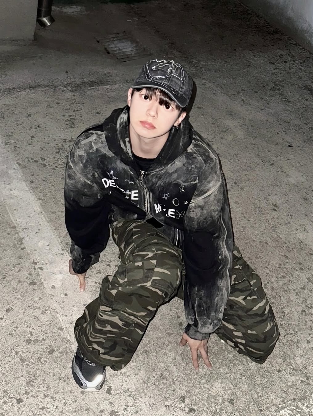 GRAILZ Deleted My Ex Zip Hoodie Black 착용 스타일 - 1