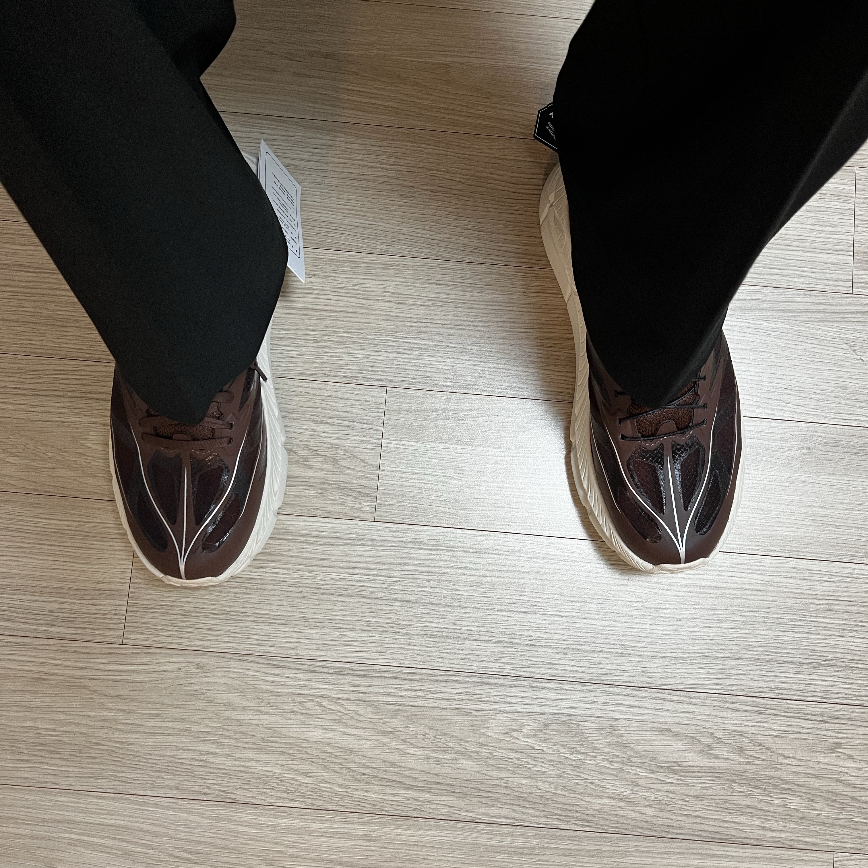 Hoka Mafate Speed 4 Lite Cold Brew Oat Milk 착용 스타일 - 5