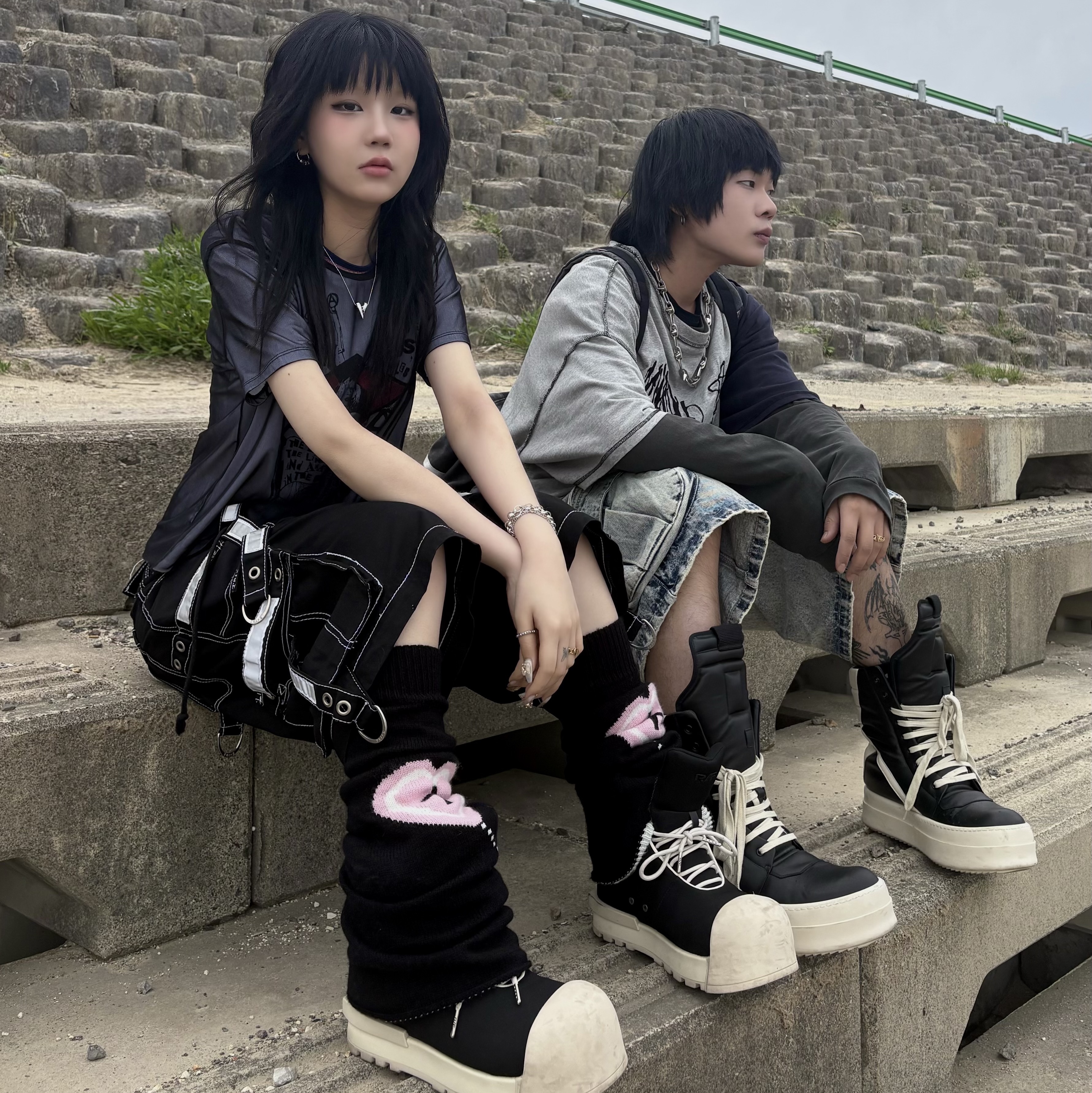 Rick Owens Hollywood Mega Bumper Geobasket in Full Grain Calf Leather Black Milk 착용 스타일 - 2