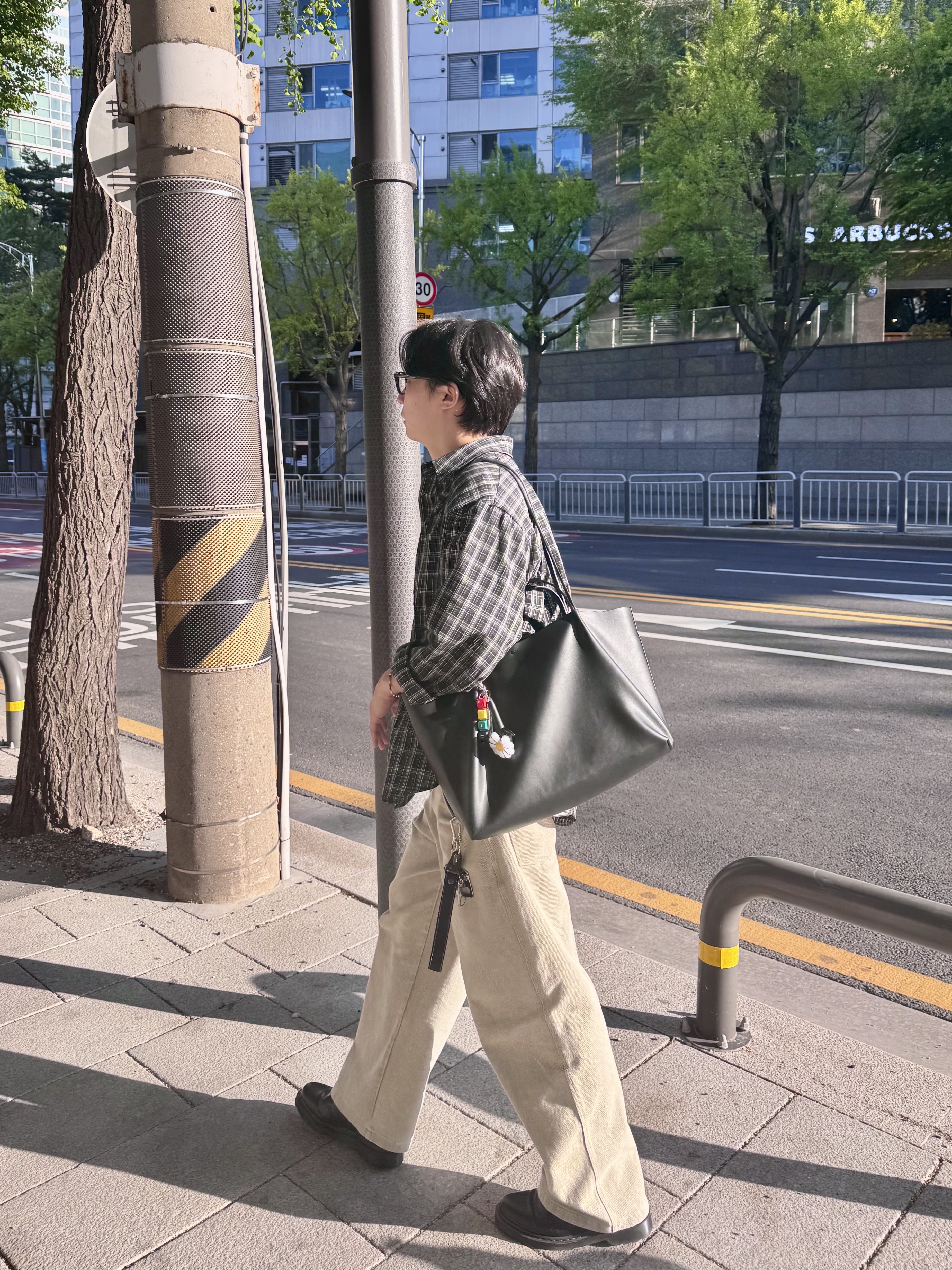 Permanent Archive Black Check Shirt (Ver.3), Permanent Archive Vintage Washed Baggy Pants Beige 착용 스타일
