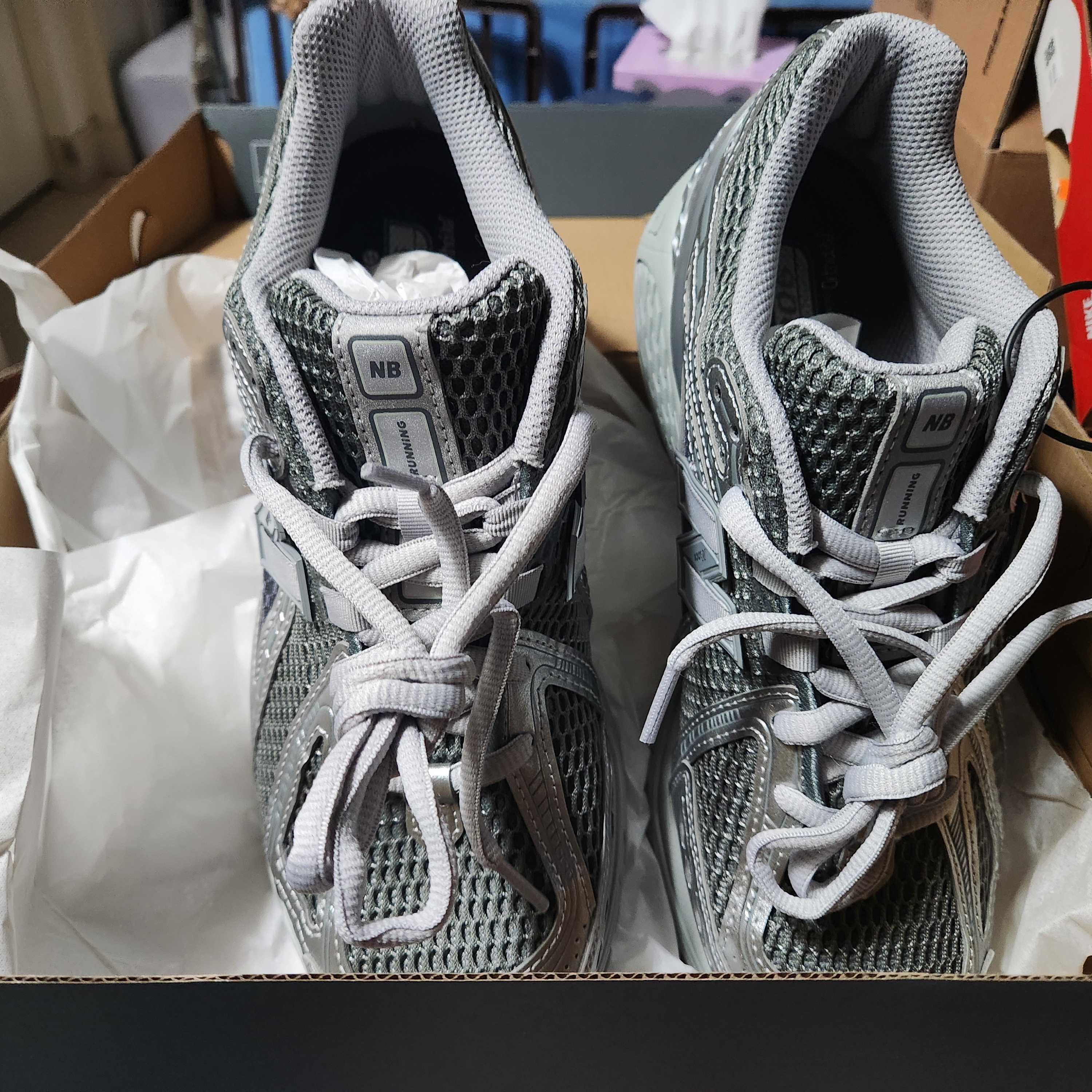 New Balance 1906R Harbor Grey Silver Metalic 착용 스타일 - 2