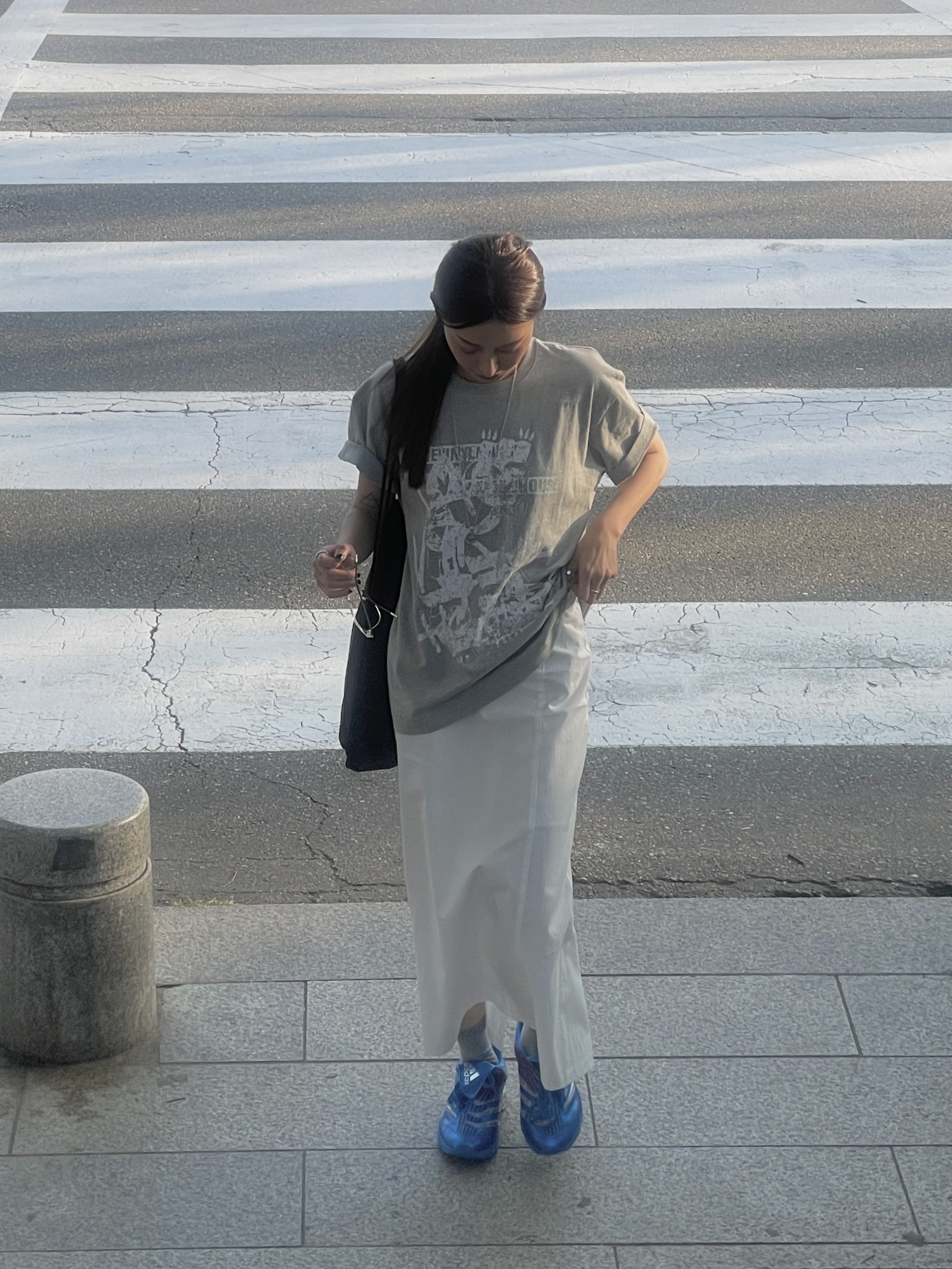 Adidas Predator Megaride Shock Blue Silver Metallic, [KREAM 단독] Thevinylhouse Newspaper T-Shirt Black 착용 스타일 - 2