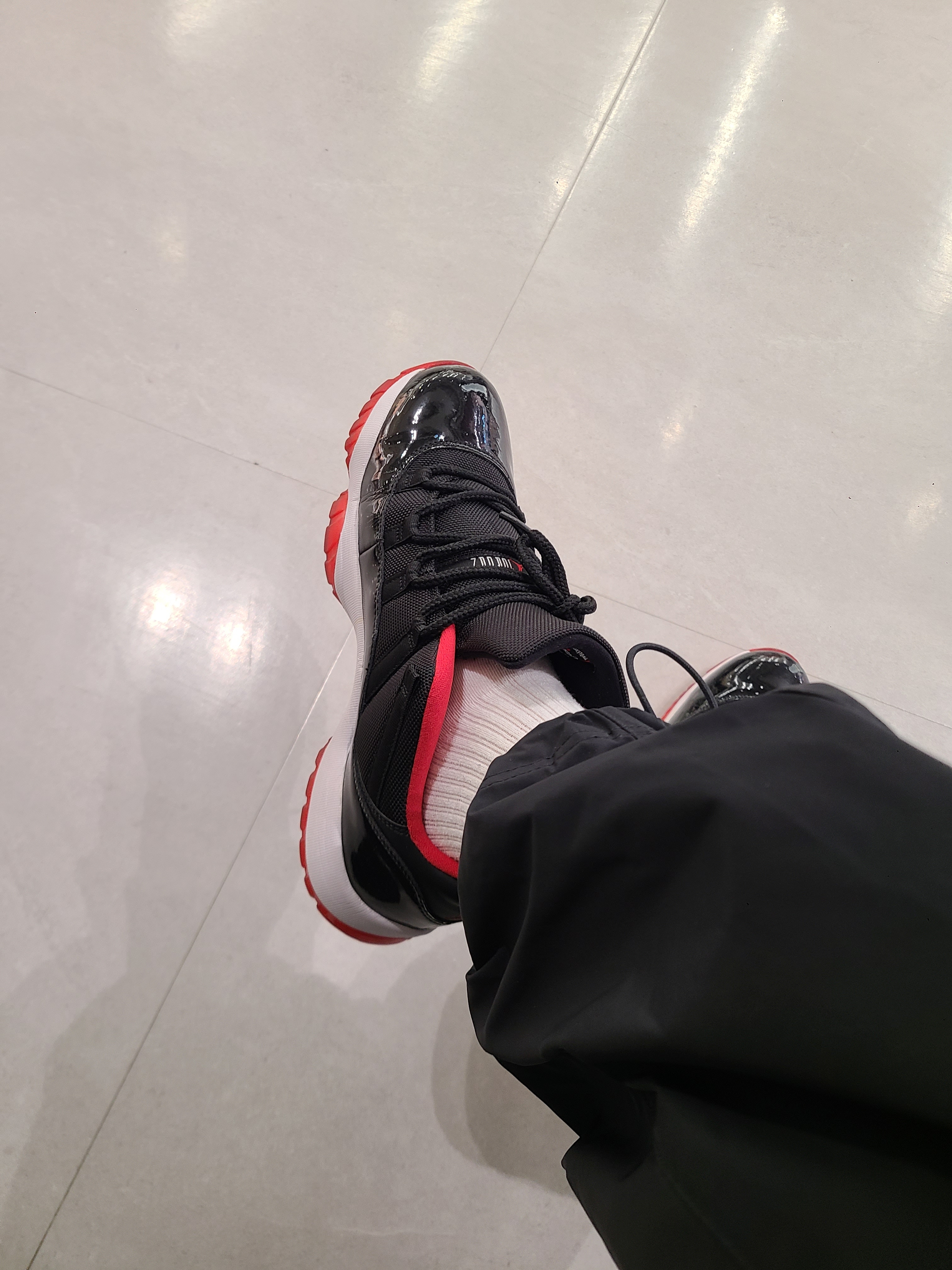 Nike x Off-White NRG Track Pants Black - US/EU, Jordan 11 Retro Low Bred 착용 스타일 - 4