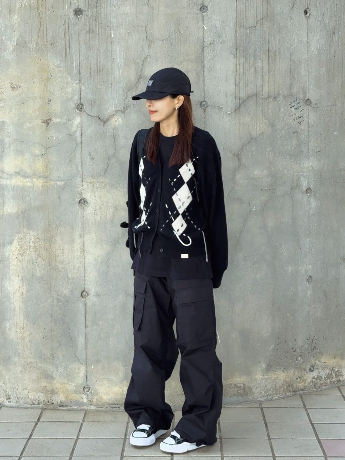 Supreme x Marithe Francois Girbaud Sport Camp Cap Black - 25SS, Uniqlo UT x Kaws Short Sleeve Graphic T-Shirt Black 착용 스타일 - 1