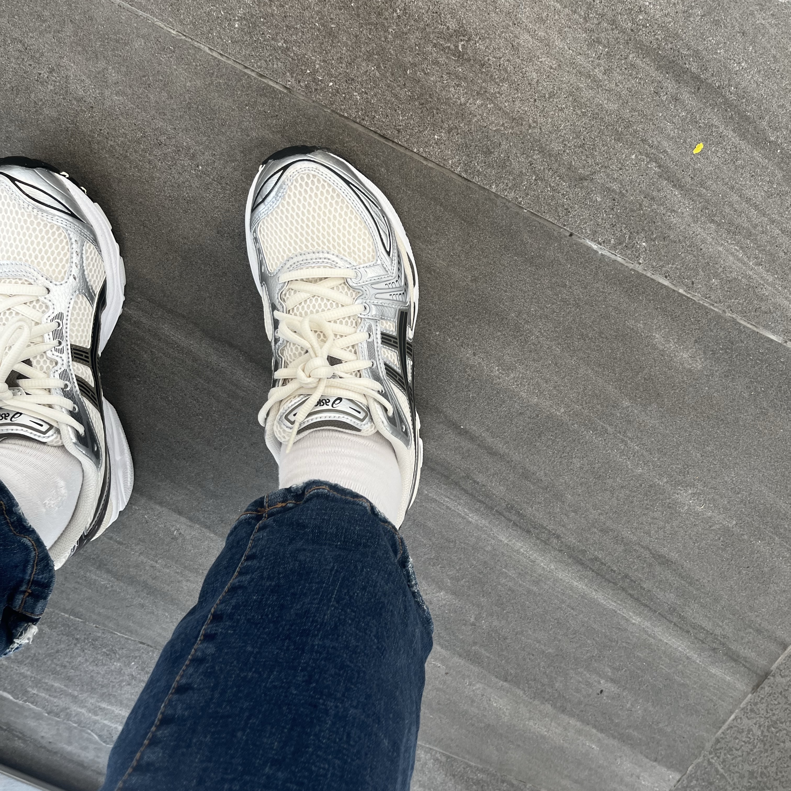 Asics Gel-Kayano 14 Cream Black 착용 스타일 - 2