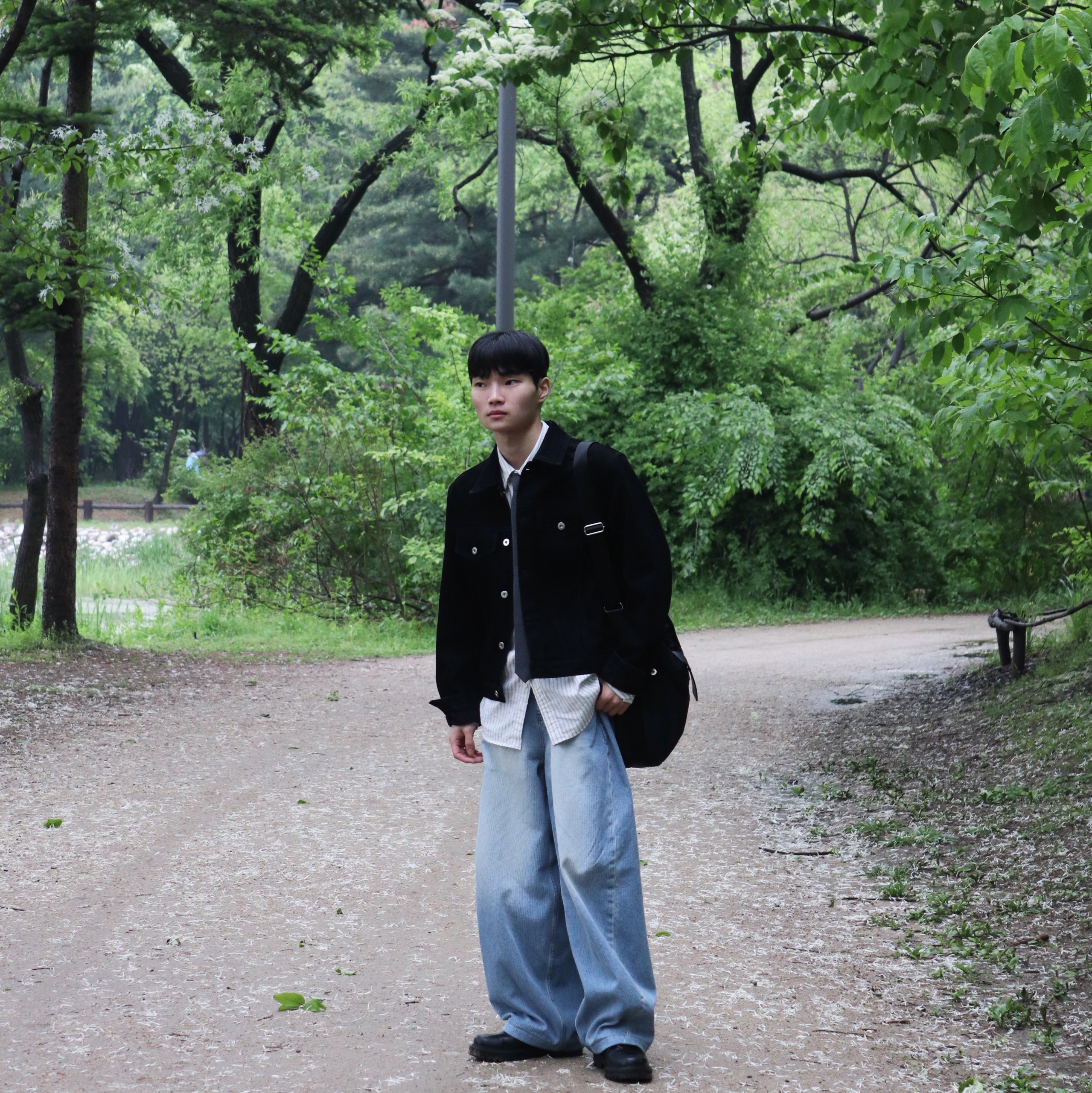 Tonywack Velvet Denim Trucker Jacket Black, noun Corduroy Denim Pants Light Blue 착용 스타일 - 1