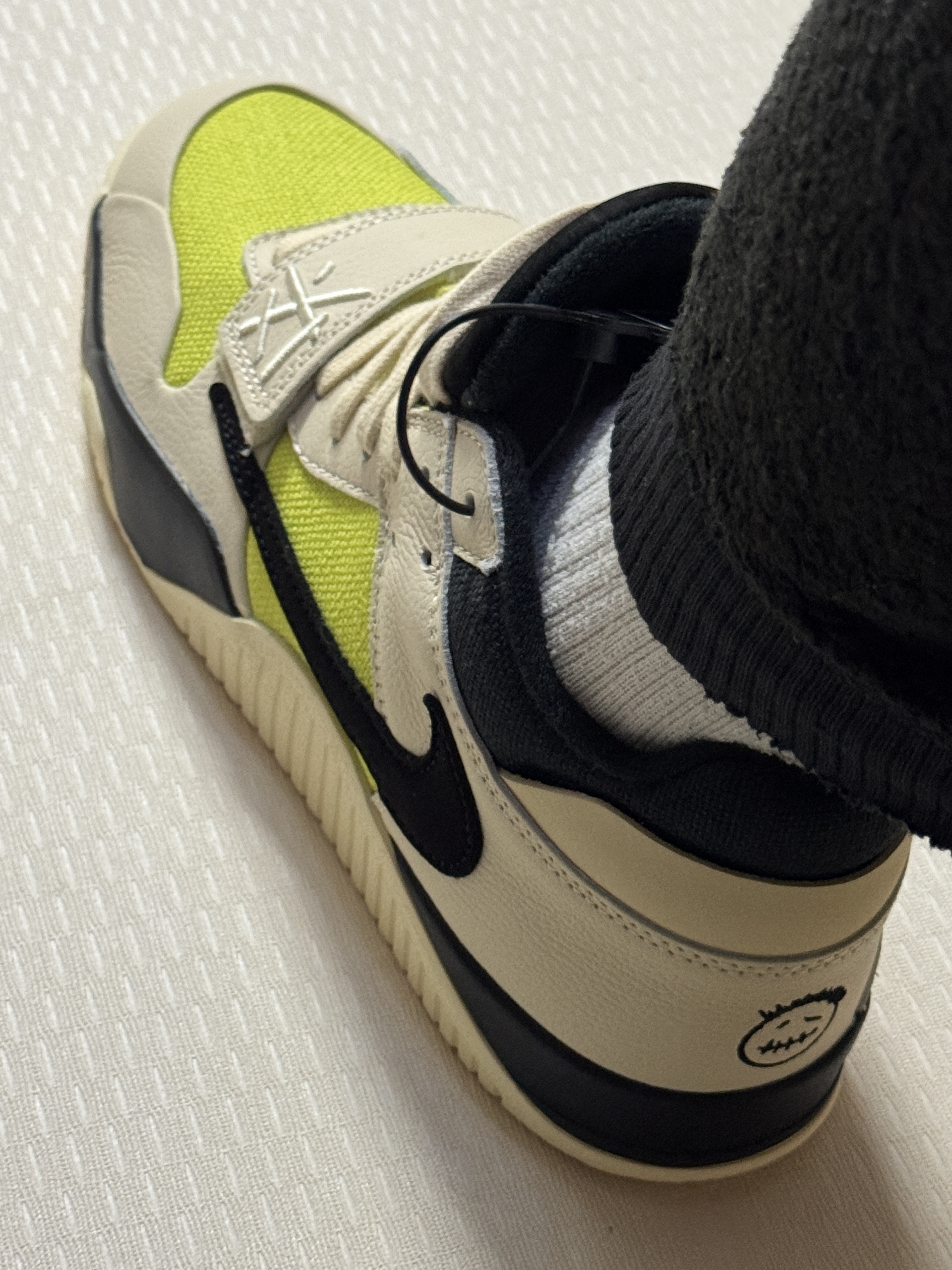 Jordan x Travis Scott Jumpman Jack TR Bright Cactus 착용 스타일