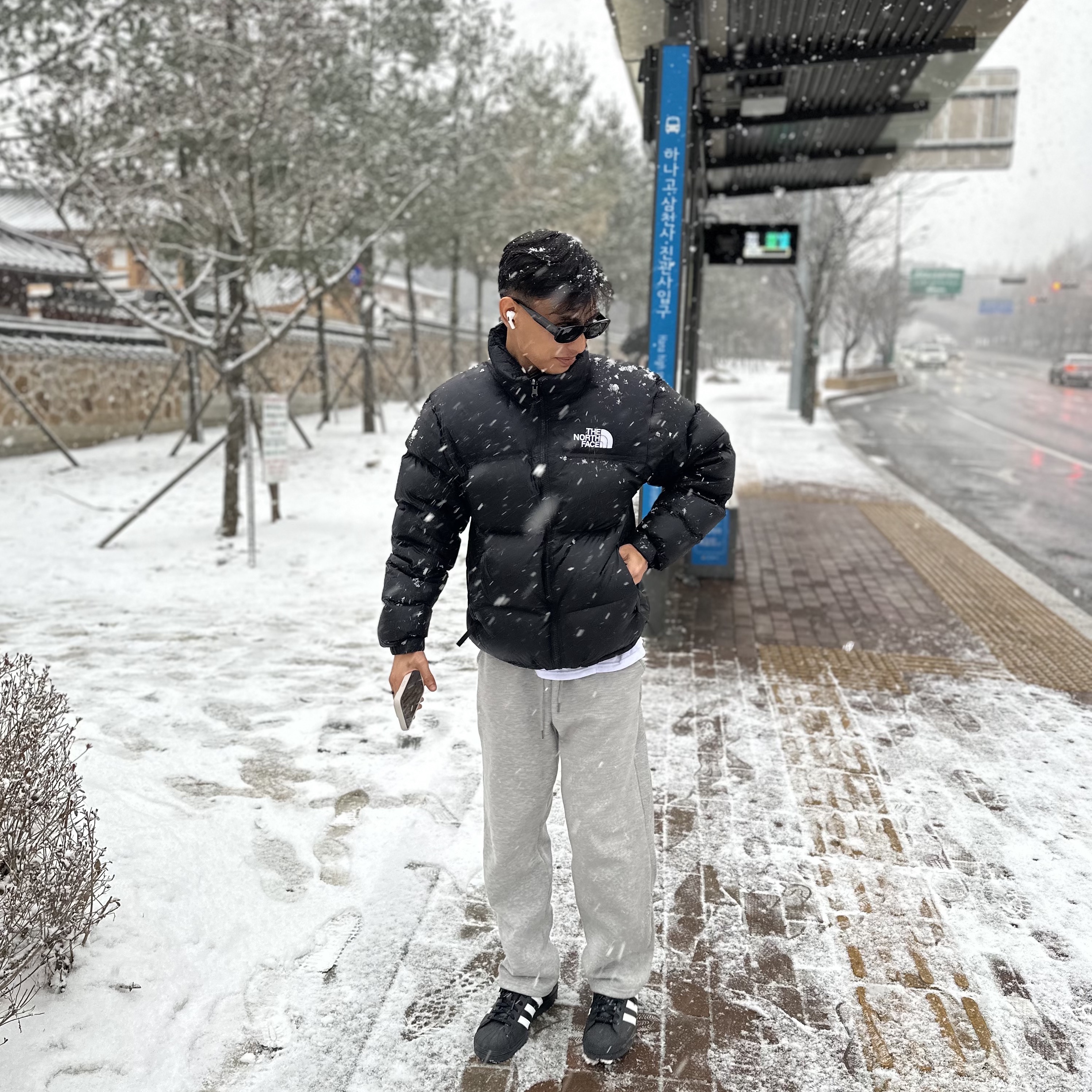 The North Face 1996 Eco Nuptse Jacket Black, Adidas Superstar Core Black White 착용 스타일