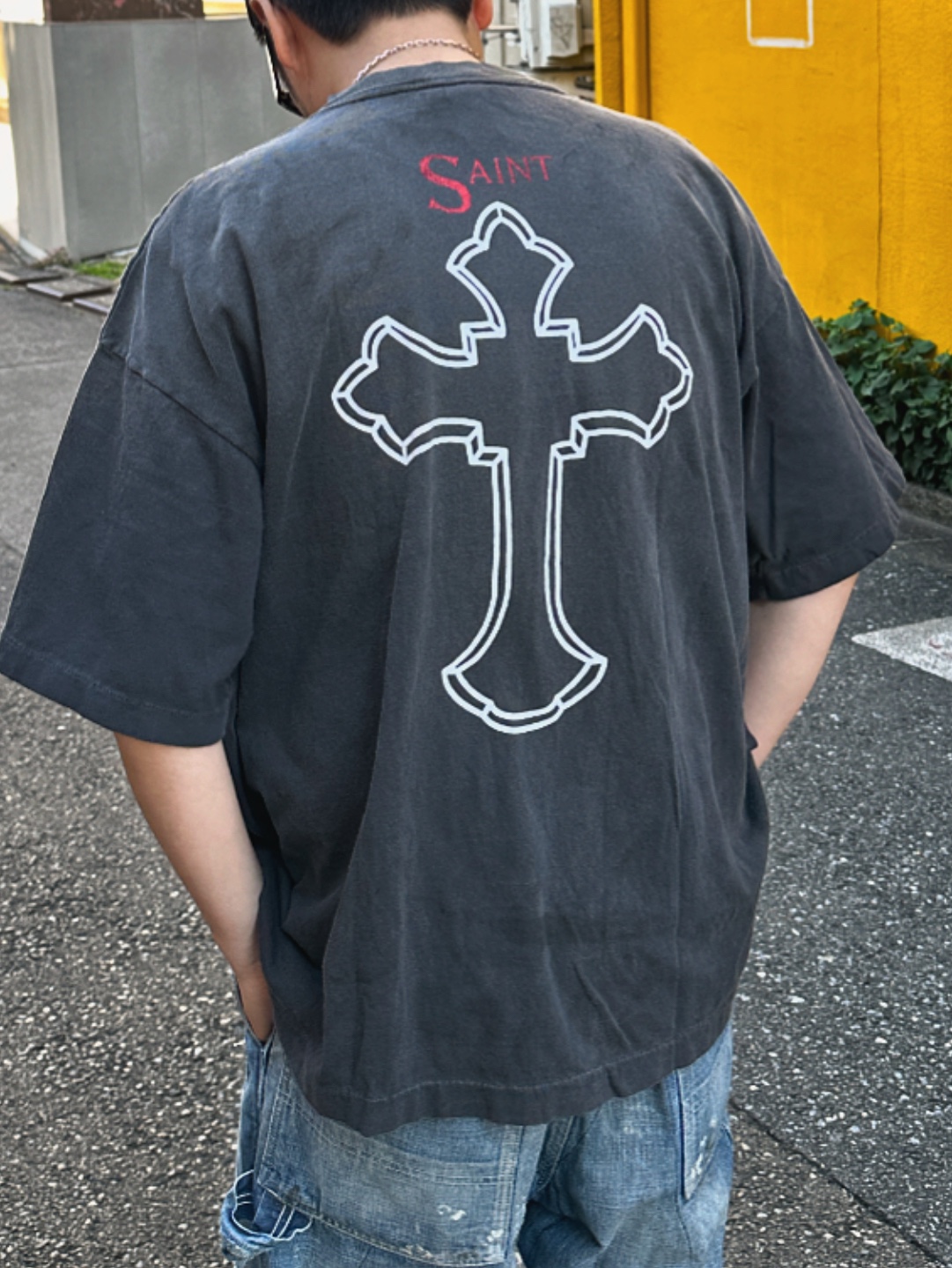 Saint Mxxxxxx x 2Pac S/S T-Shirt Black - 25SS, Saint Mxxxxxx Saint Journey Cap Black 착용 스타일 - 2