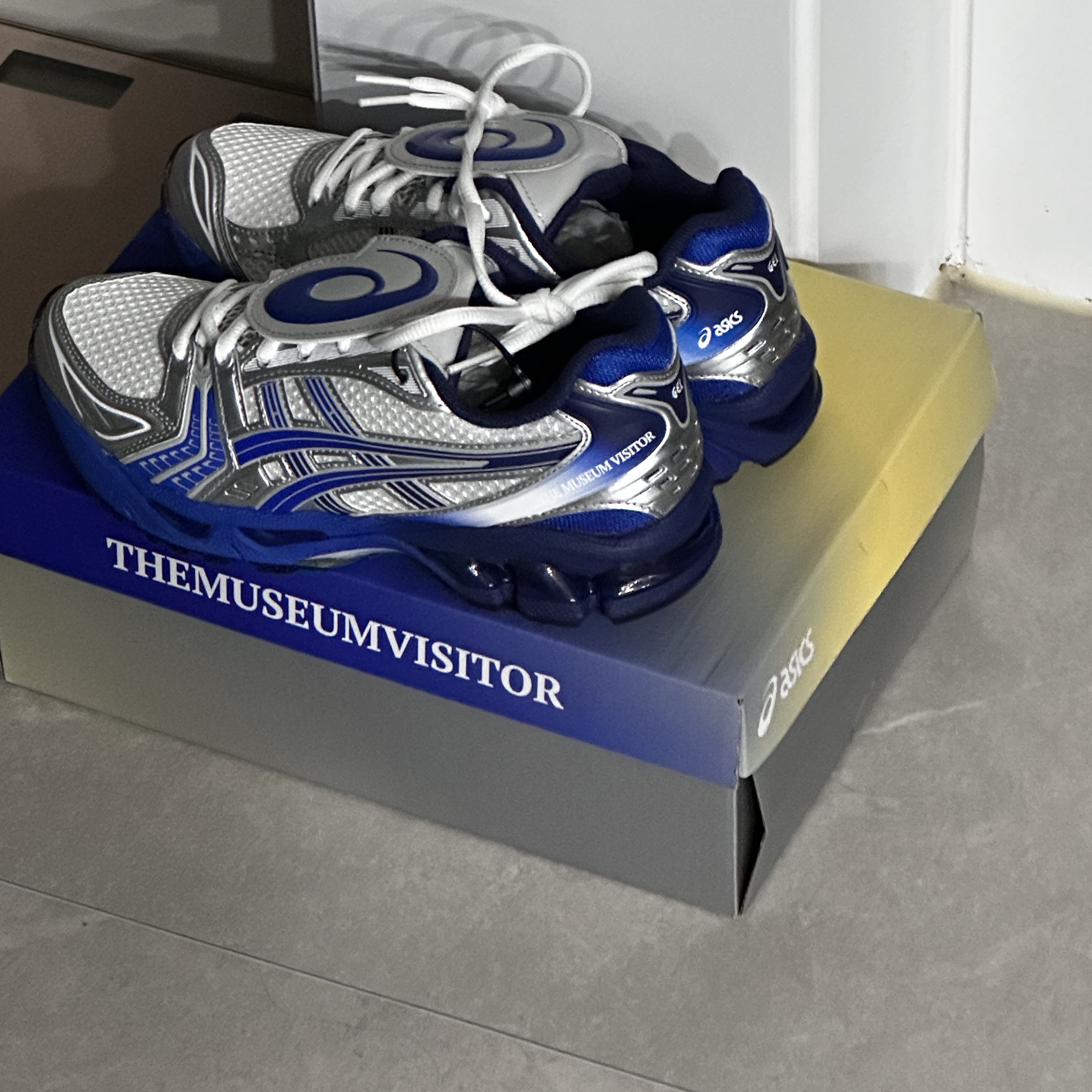 Asics x The Museum Visitor Gel-Kayano 14 Polar Shade Illusion Blue 착용 스타일 - 2