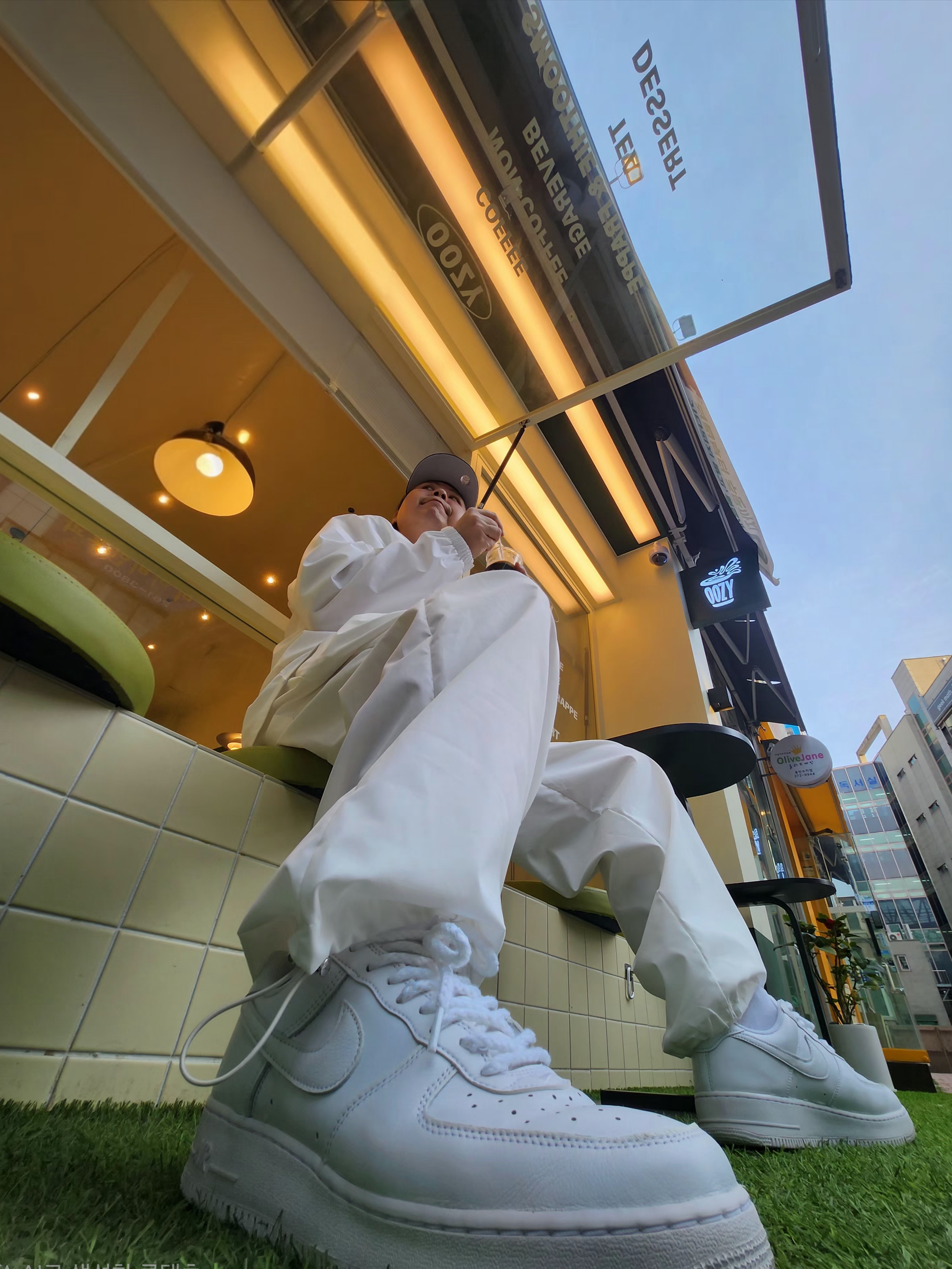 Nike Air Force 1 Low Retro Color of the Month White 착용 스타일 - 2