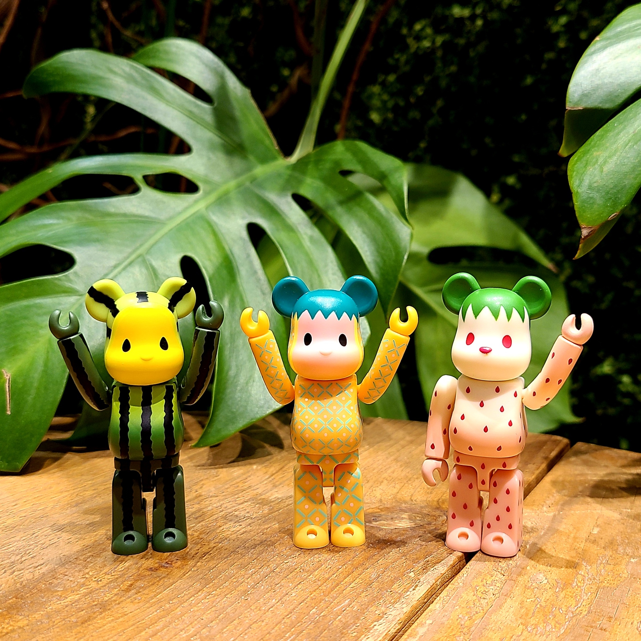 Bearbrick x Clot Summer Fruits Yellow Watermelon 100% & 400% Set, Bearbrick x Clot Summer Fruits Snow Strawberry 100% & 400% Set 착용 스타일 - 1
