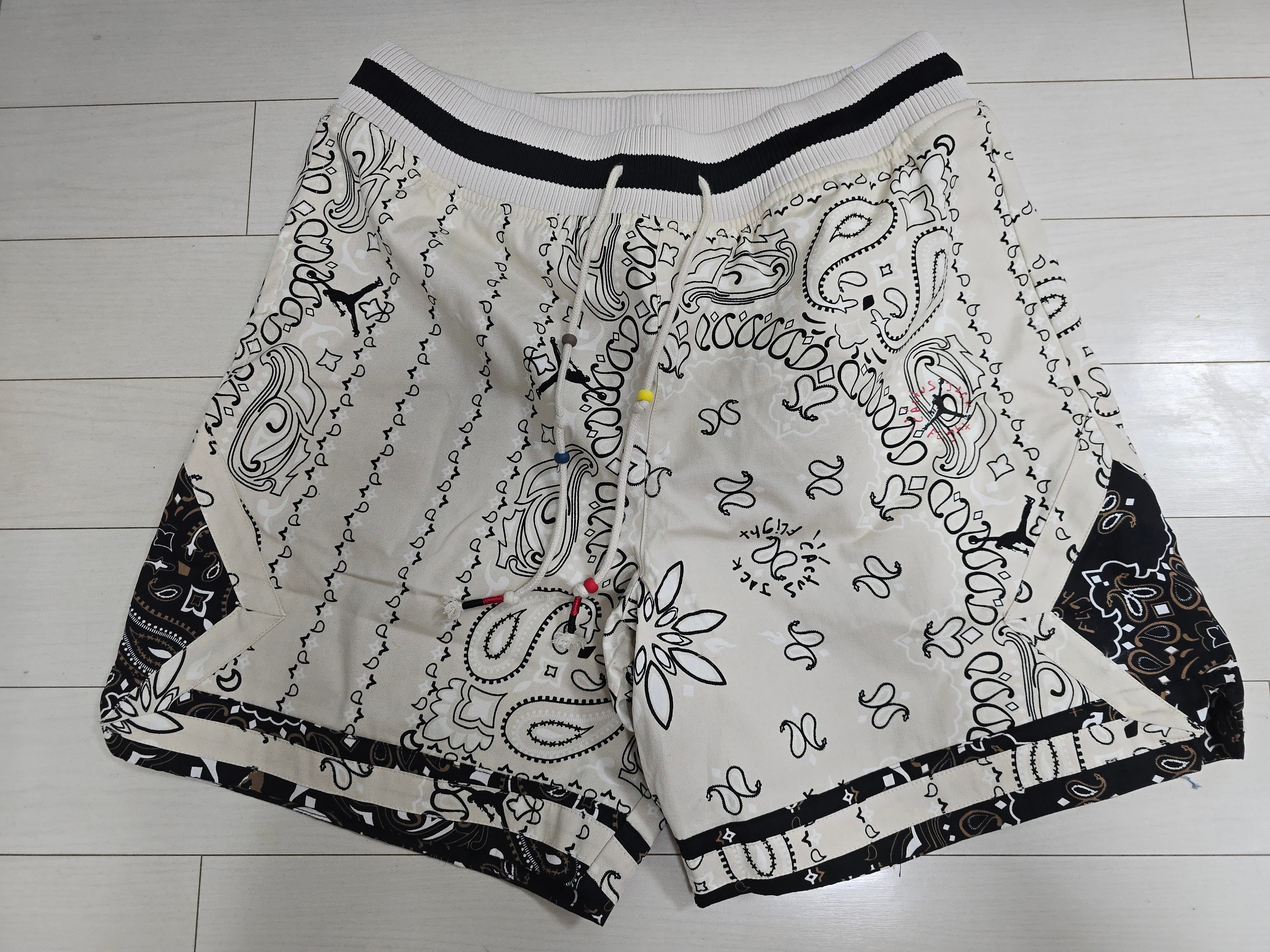 Jordan x Travis Scott Shorts Light Iron Ore - Asia 착용 스타일