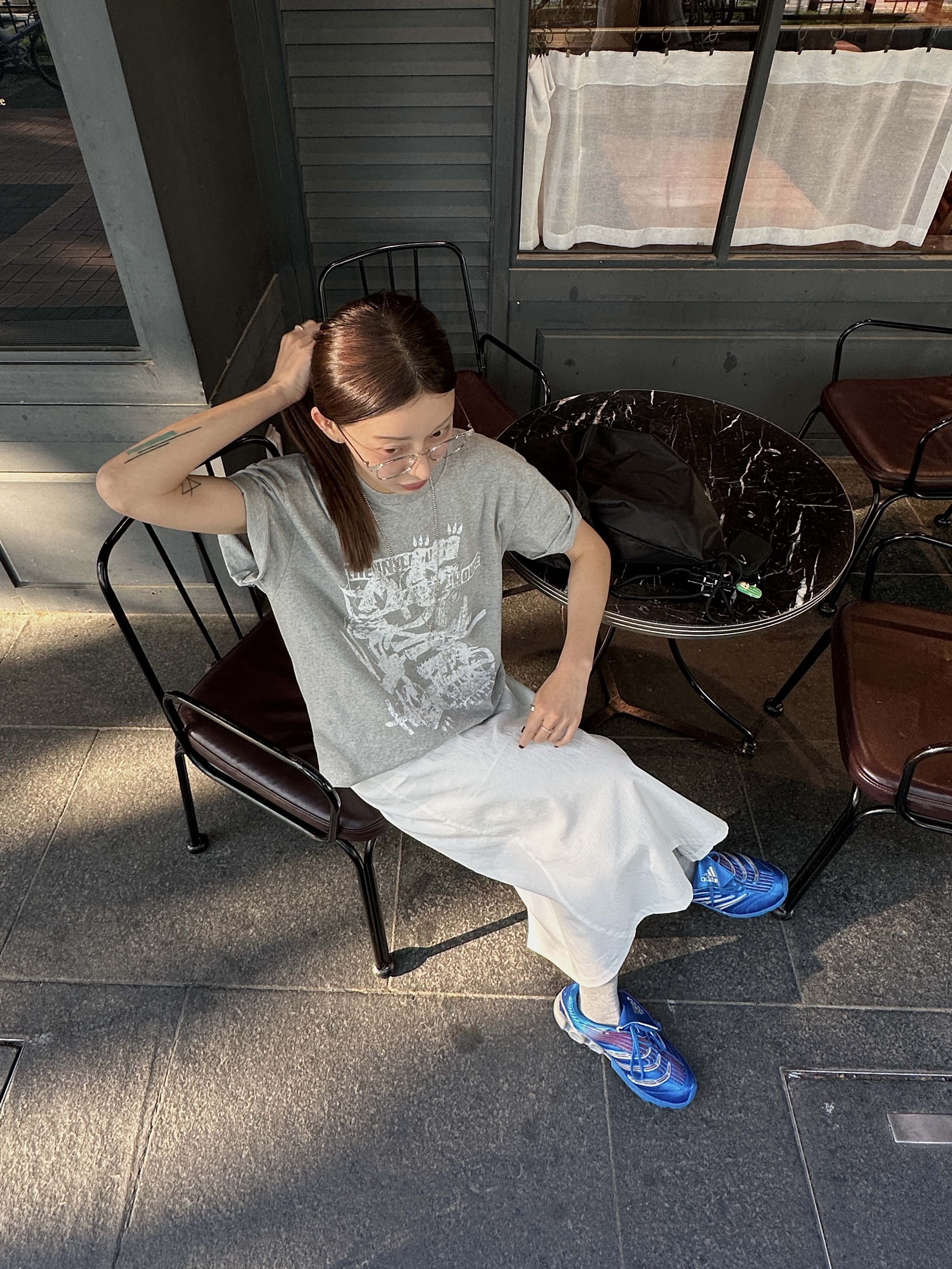 Adidas Predator Megaride Shock Blue Silver Metallic, [KREAM 단독] Thevinylhouse Newspaper T-Shirt Black 착용 스타일 - 6