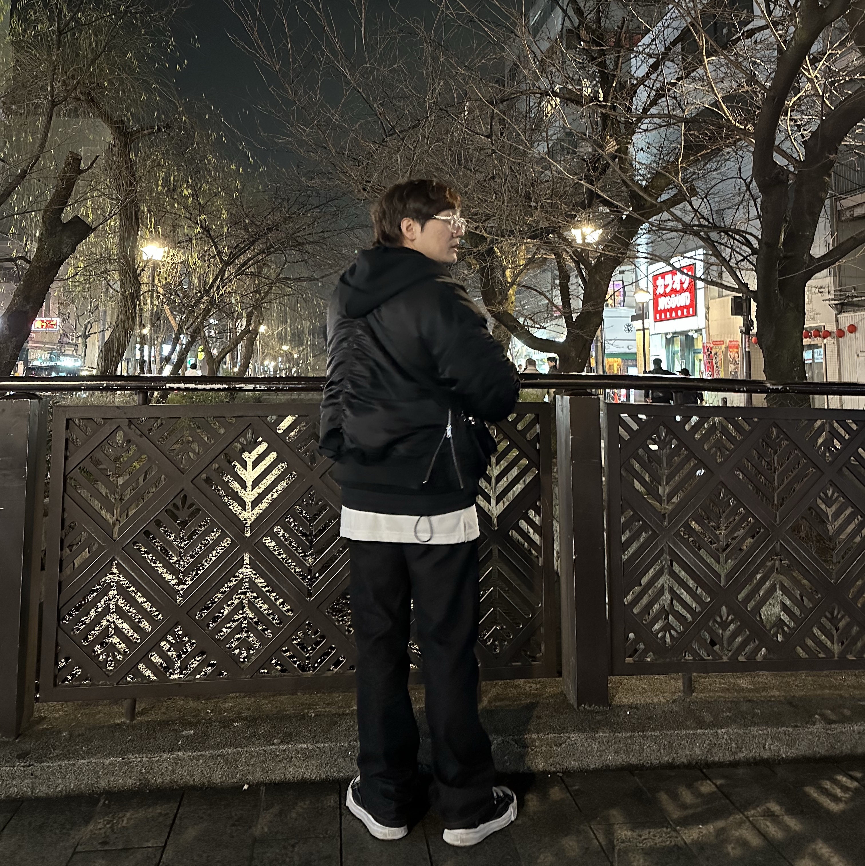 Juun.J Jersey Hood Detachable MA-1 Jumper Black - 23FW, Maison Mihara Yasuhiro Peterson OG Sole Canvas Low Sneakers Black 착용 스타일