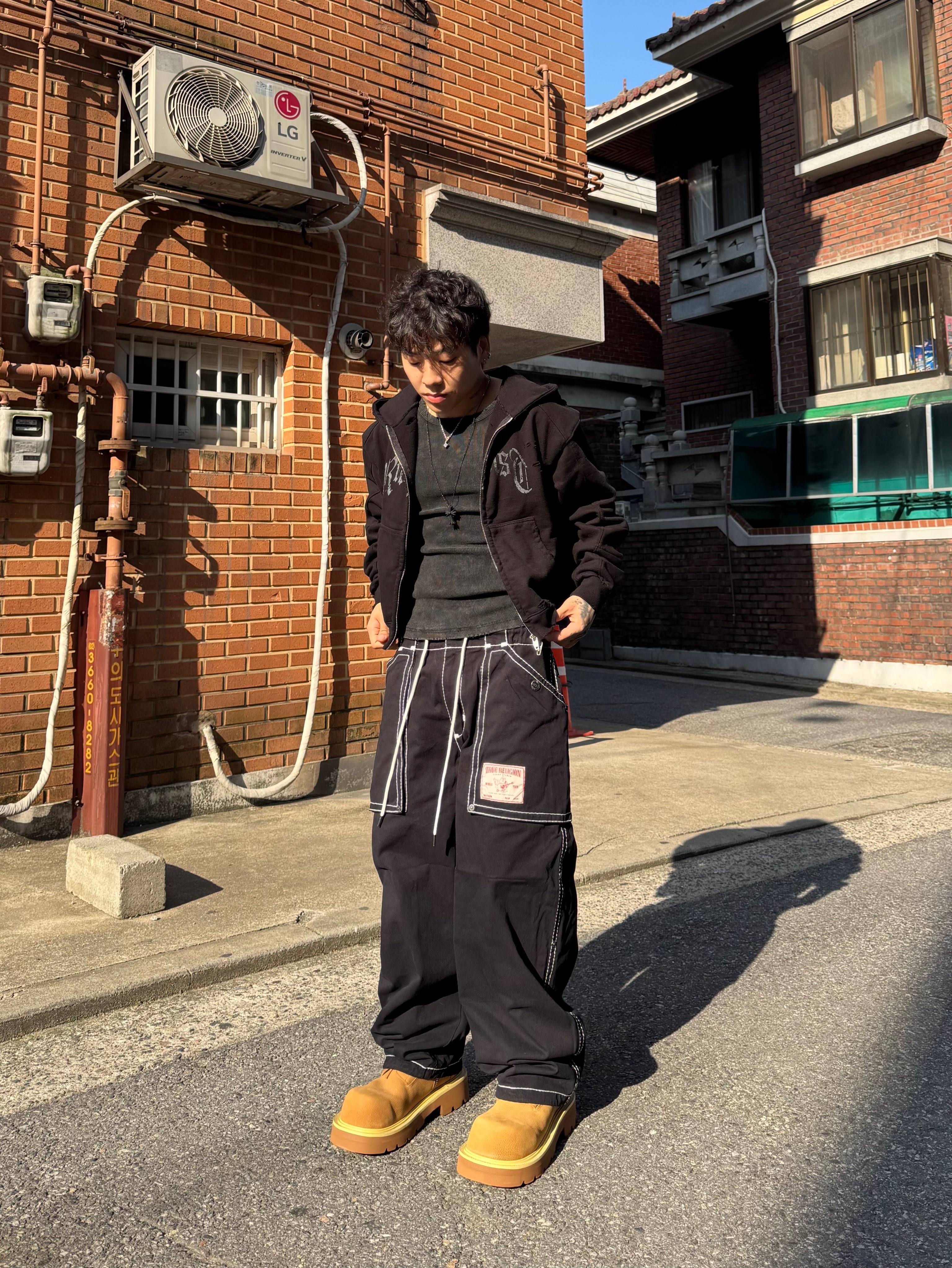 True Religion Pharaoh Pants Black 착용 스타일 - 9