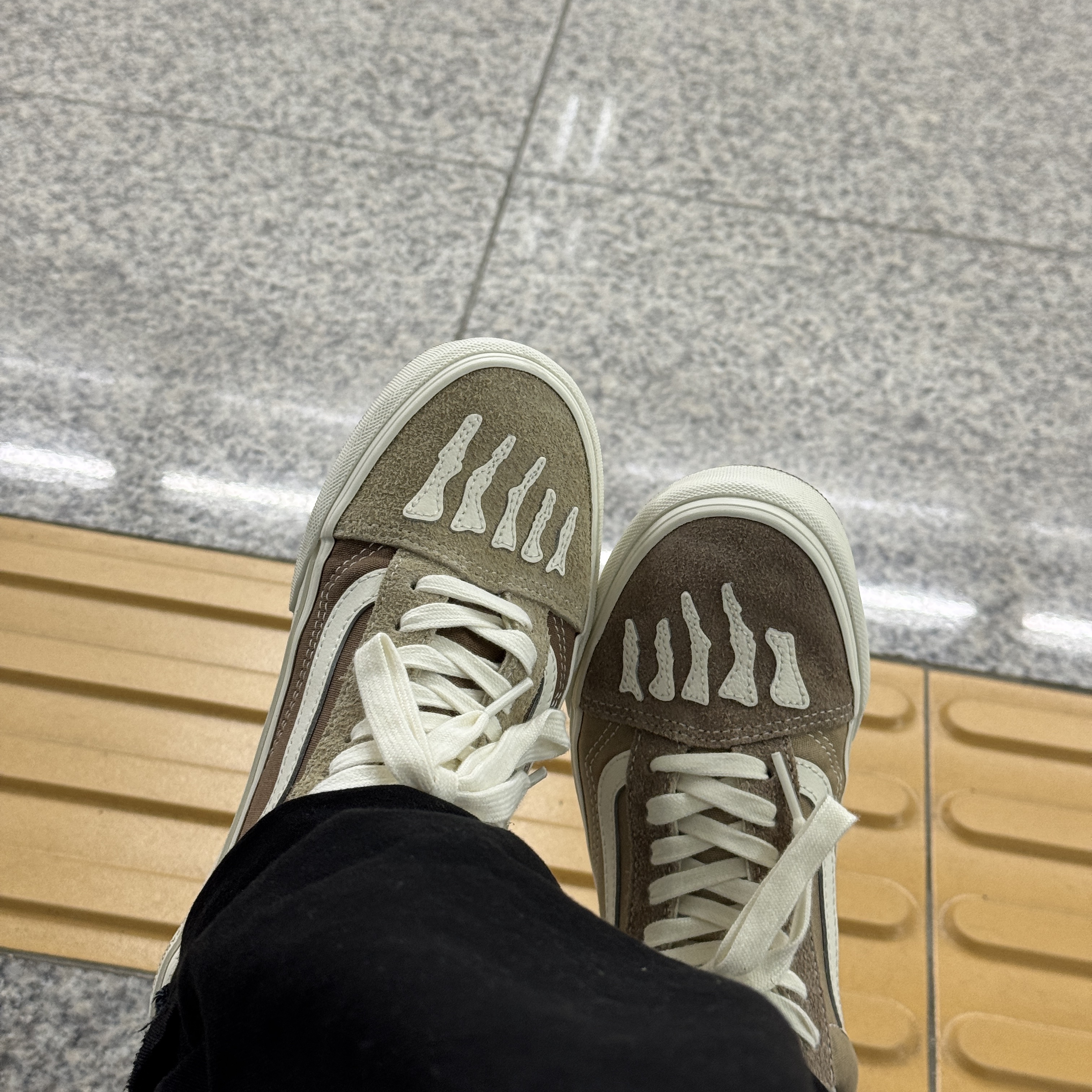 Vans x Mark SBTG Old Skool Incense 착용 스타일