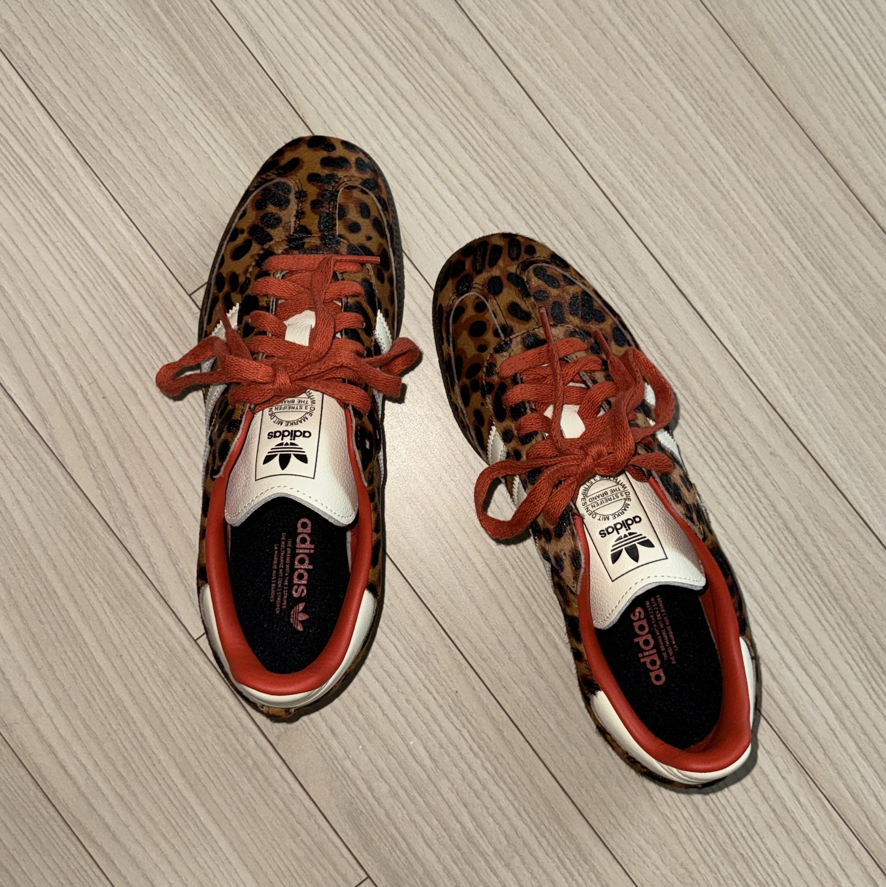 (W) Adidas Samba OG Core Black Preloved Red 착용 스타일 - 4